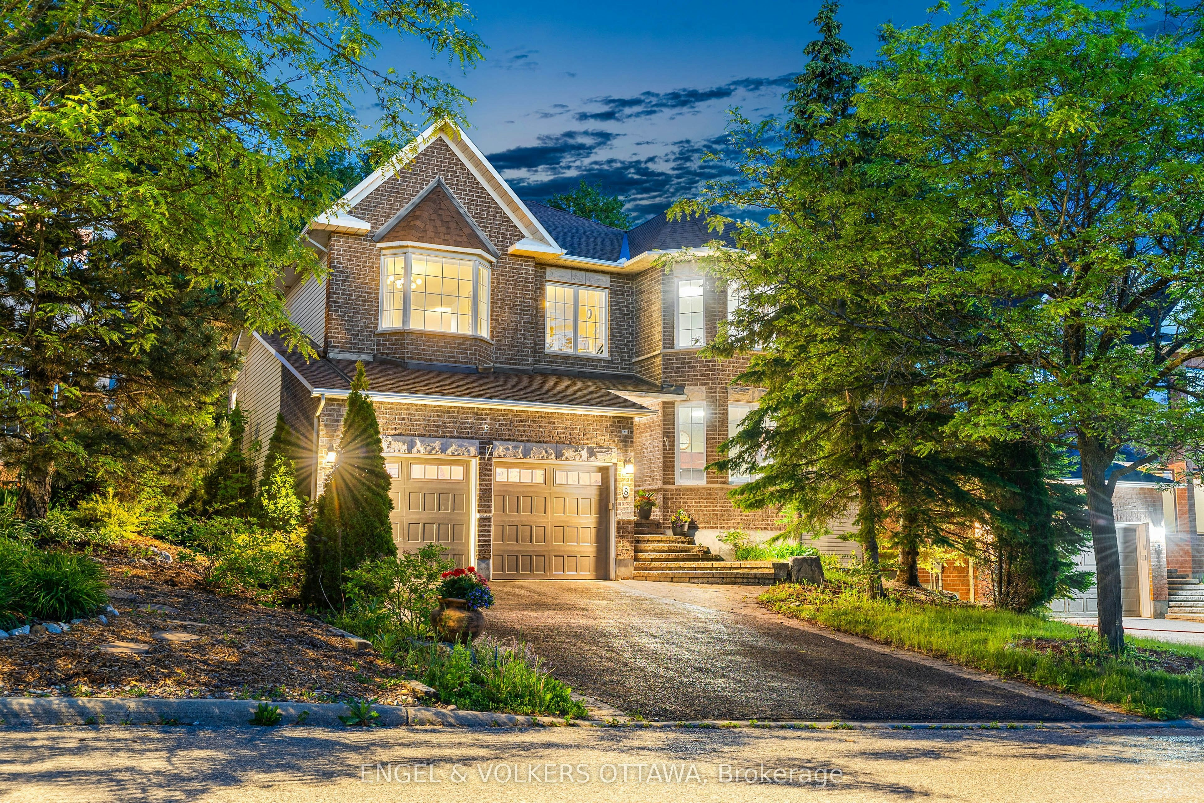 8 Glenrill Place, Ottawa, ON, K2M 2T6