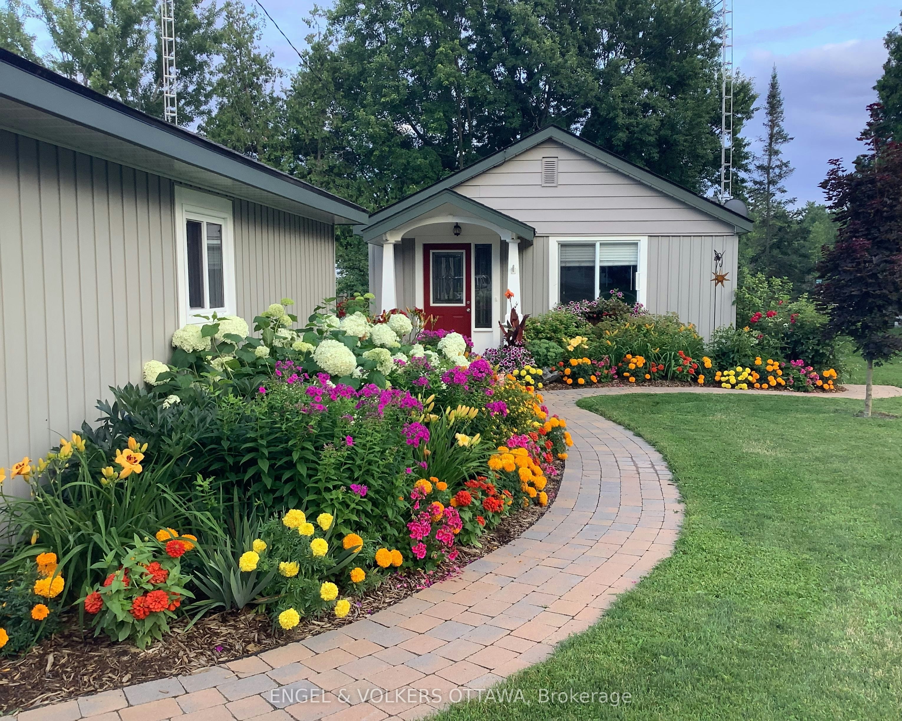 131 Bay Street, Drummond, ON, K7C 4K9