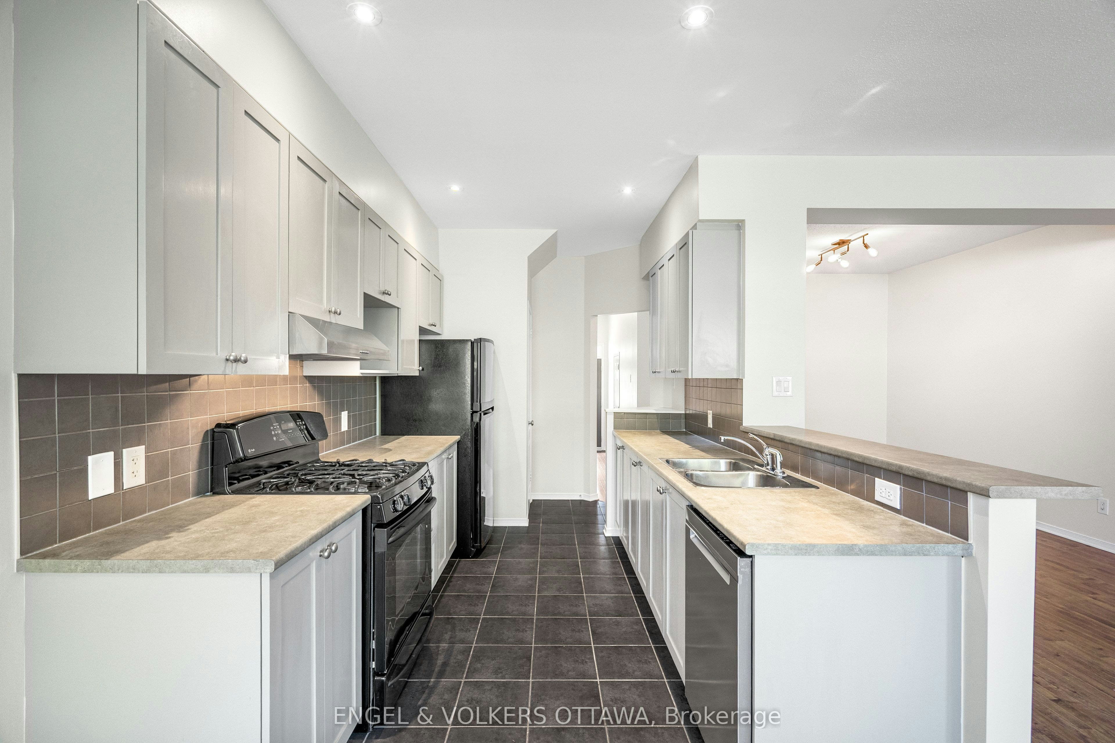 729 Nakina Way, Ottawa, ON, K1V 2H9 - 17