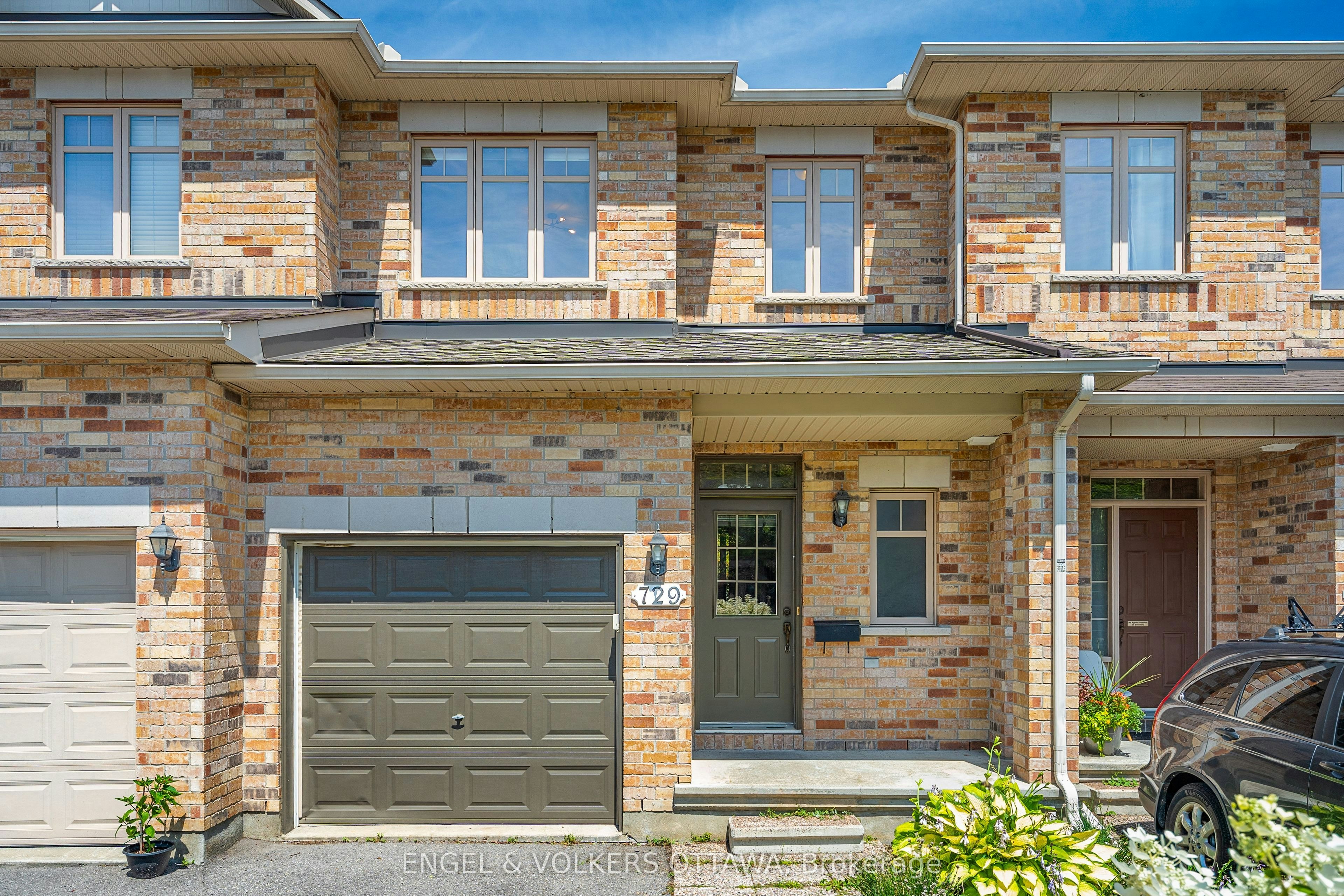 729 Nakina Way, Ottawa, ON, K1V 2H9