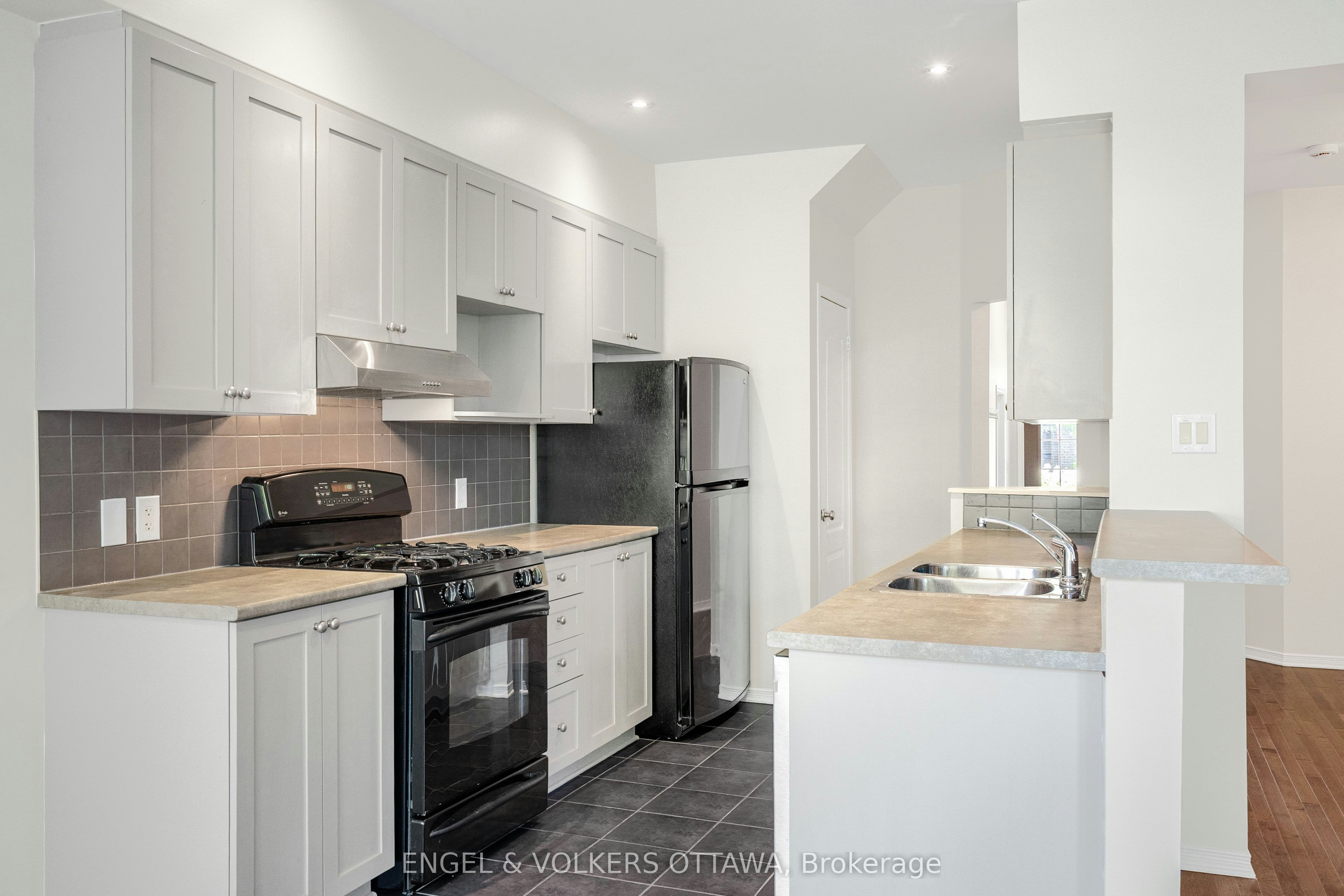 729 Nakina Way, Ottawa, ON, K1V 2H9 - 16