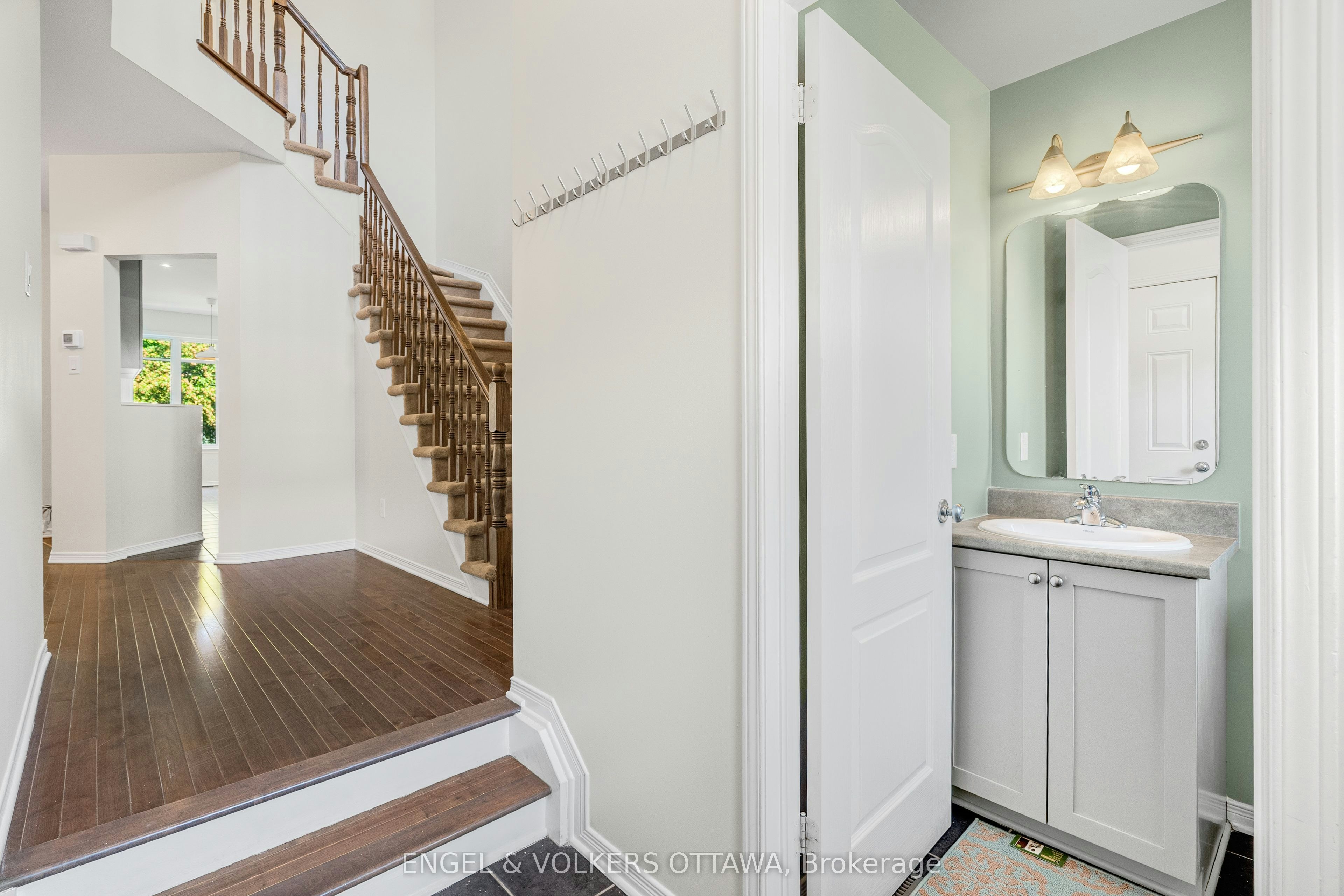 729 Nakina Way, Ottawa, ON, K1V 2H9 - 4