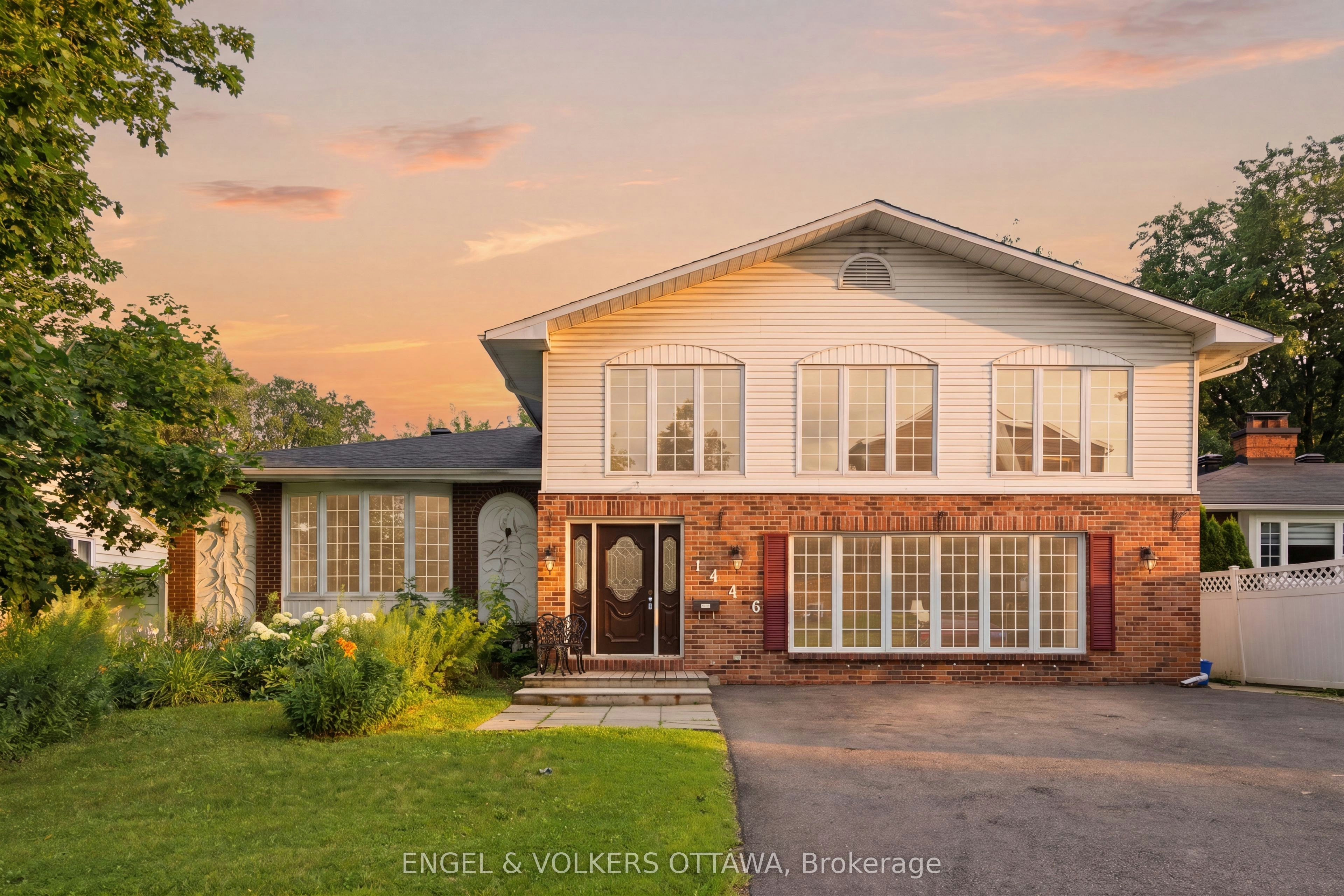 1446 Ridgebrook Drive, Ottawa, ON, K1B 4H1