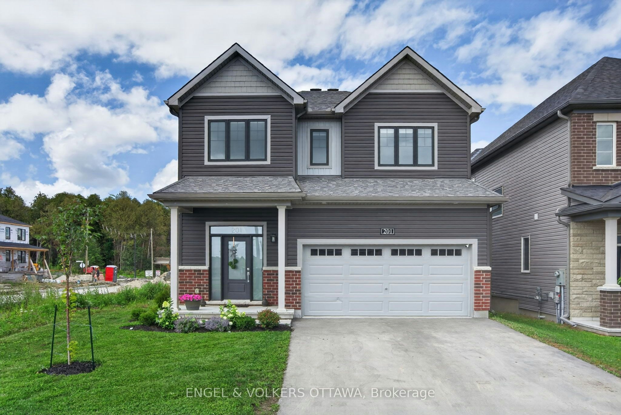 201 Elsie Macgill Walk, Ottawa, ON, K2W 0L5