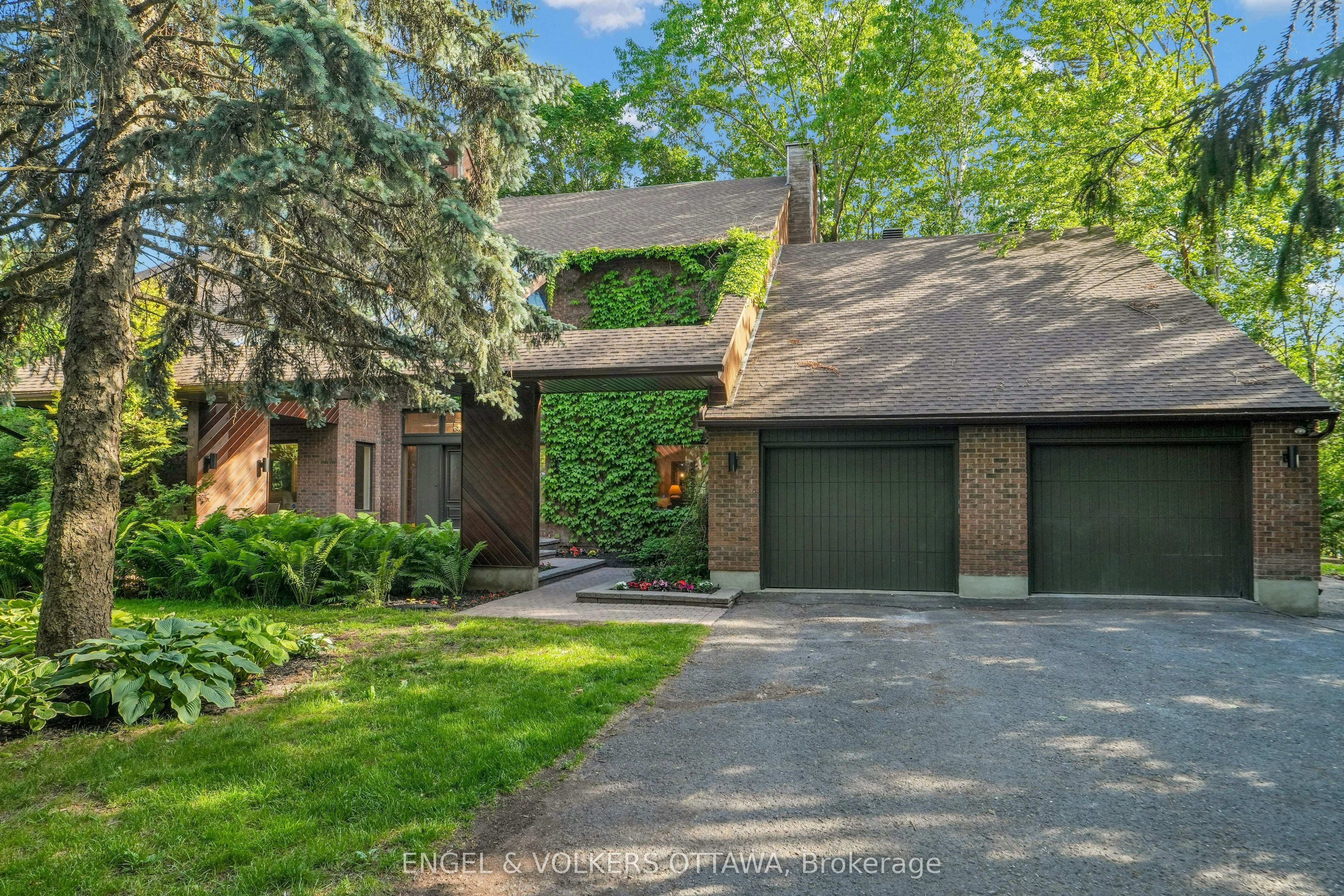 7 Mid Pines Grove, Ottawa, ON, K2R 1B7