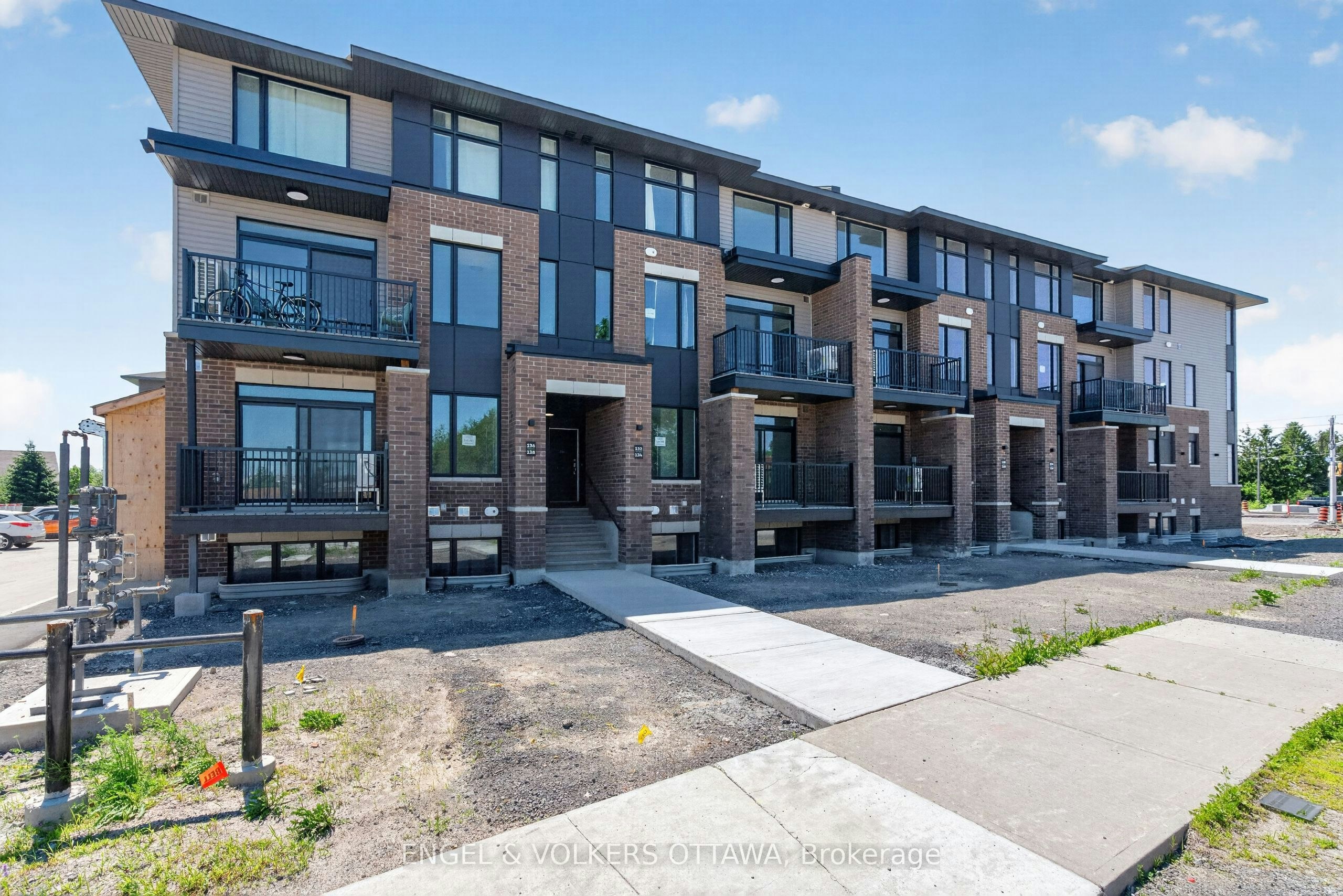 138 Stardust Private, Ottawa, ON, K1T 3W6 - 2