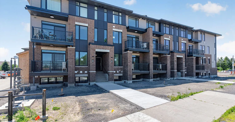 138 Stardust Private, Ottawa, ON, K1T 3W6 - 2
