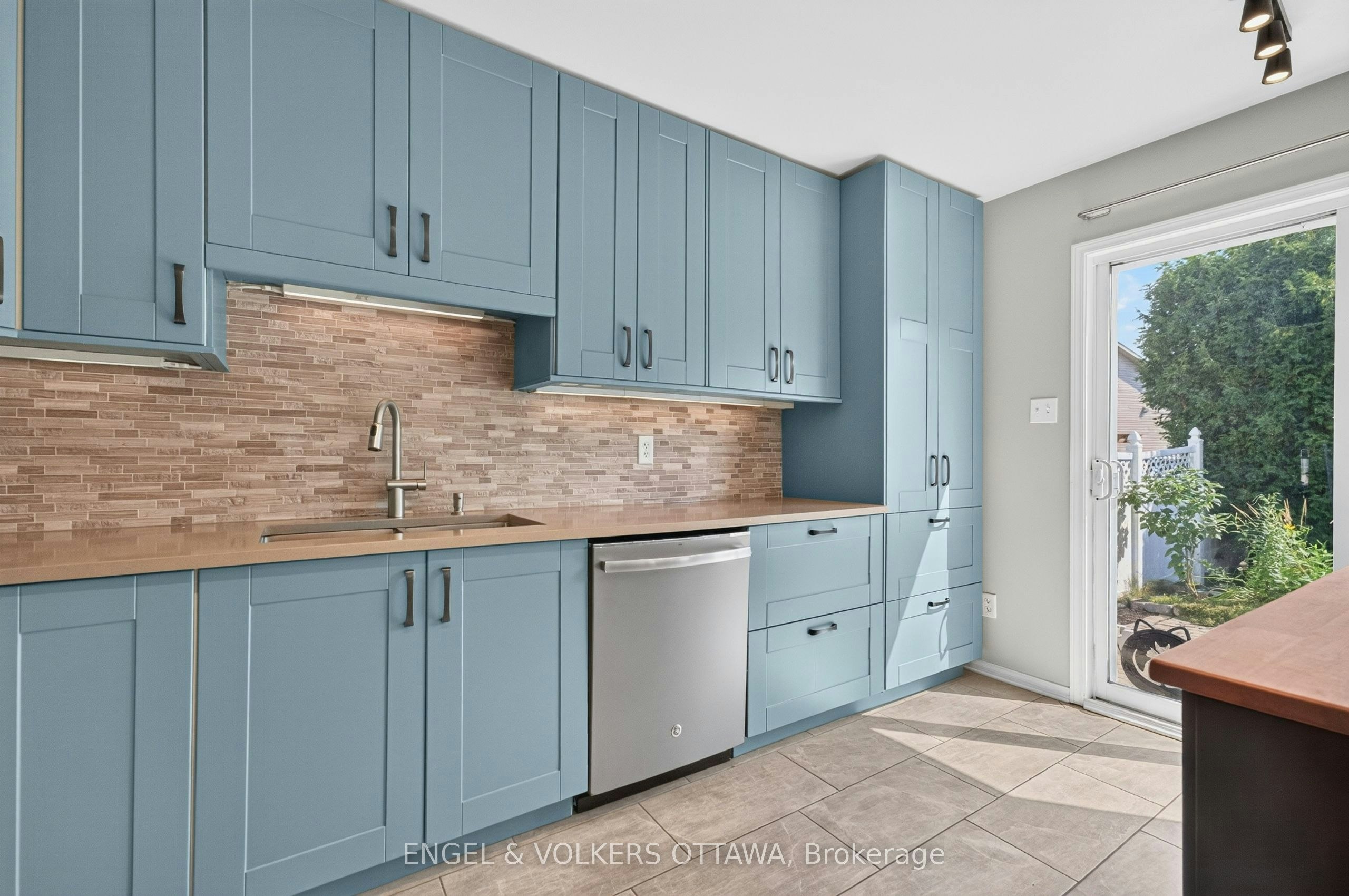 2123 Esprit Drive, Ottawa, ON, K4A 4K2 - 24