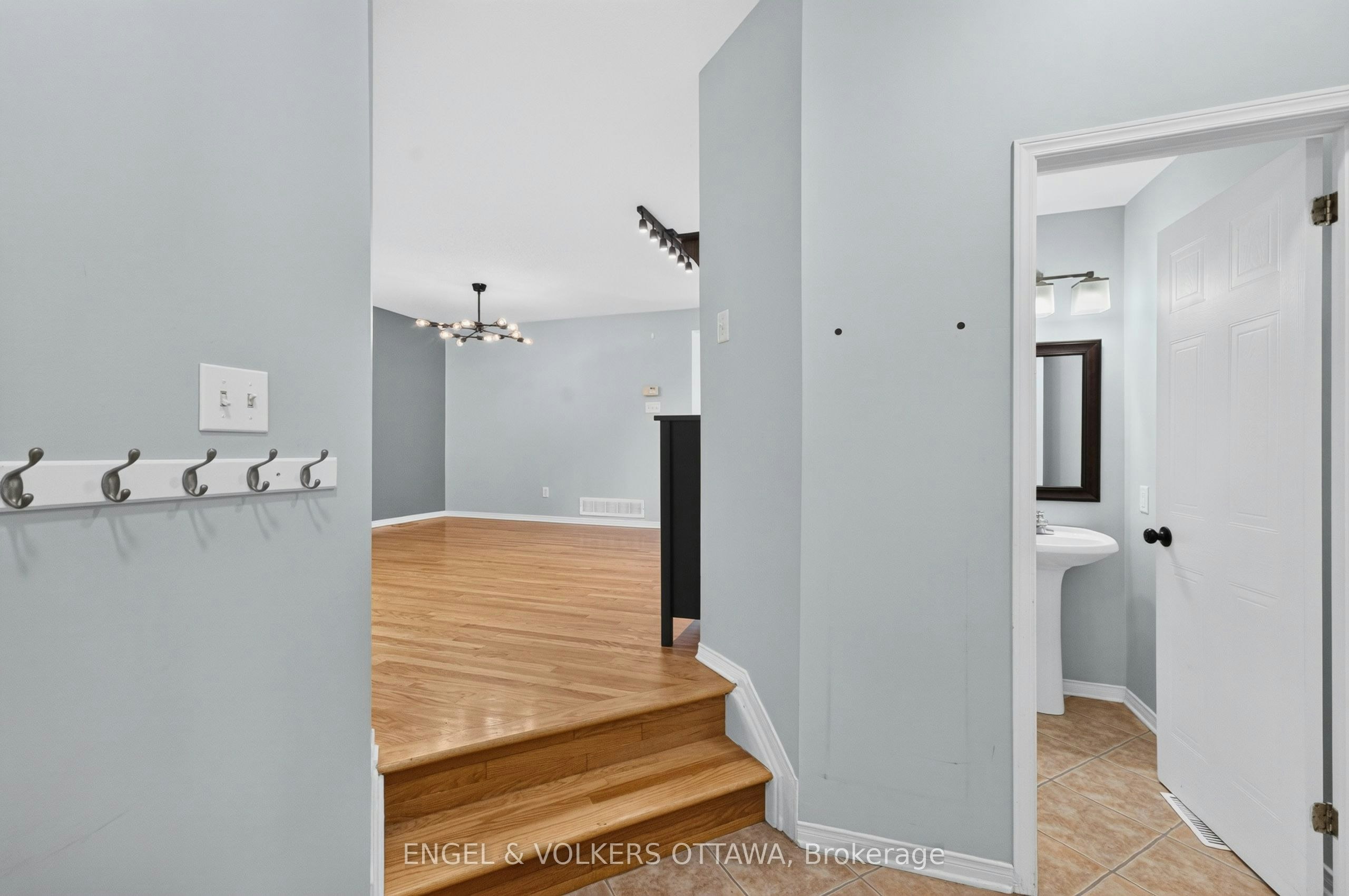 2123 Esprit Drive, Ottawa, ON, K4A 4K2 - 4