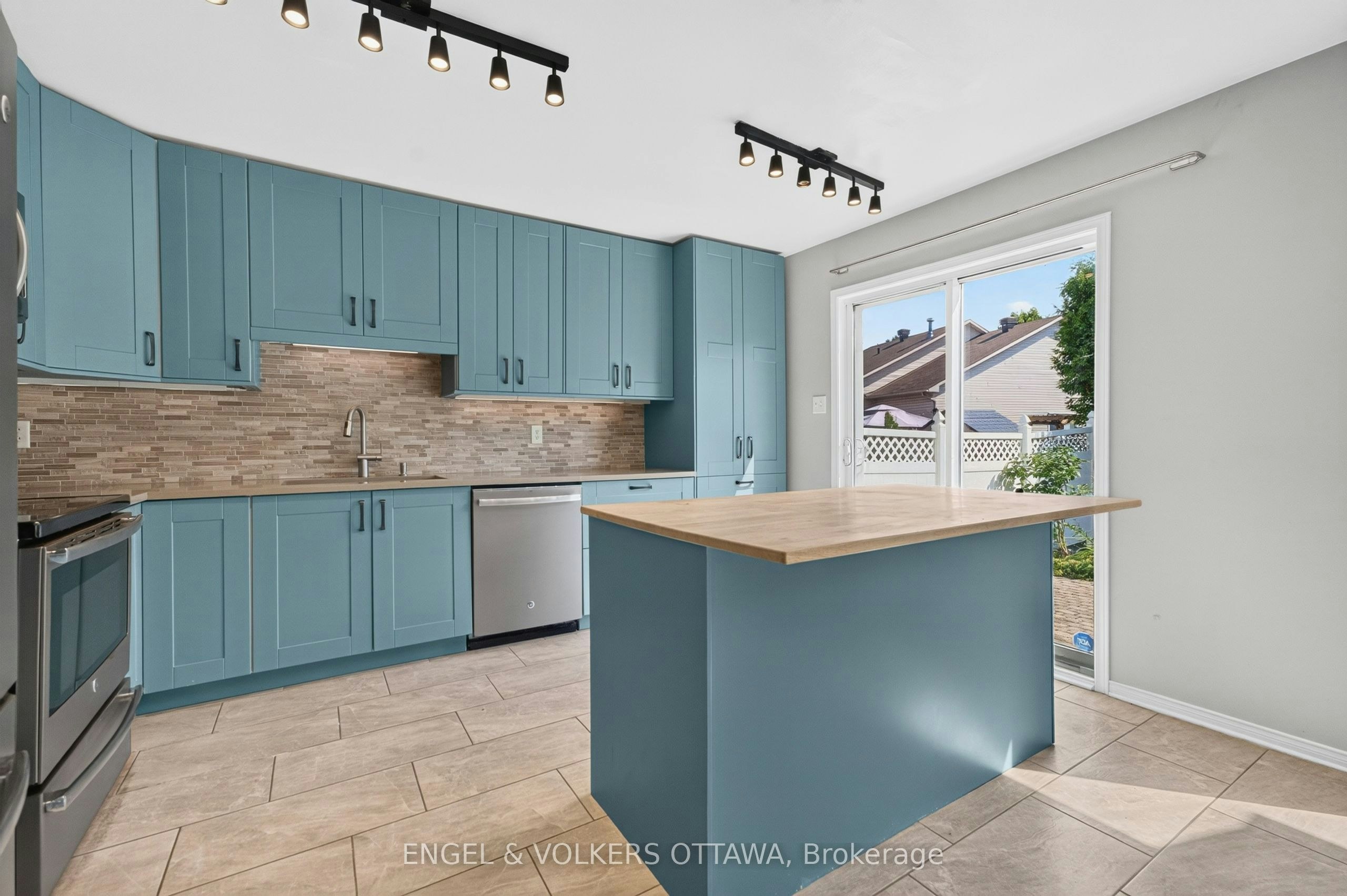 2123 Esprit Drive, Ottawa, ON, K4A 4K2 - 16