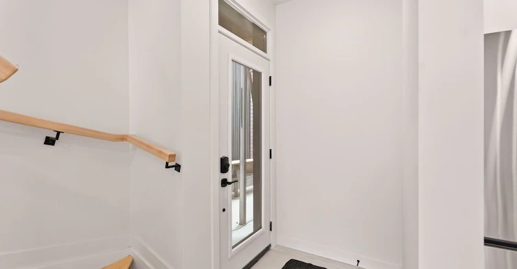 B-47 Fairmont Avenue, Ottawa, ON, K1Y 1X4 - 2