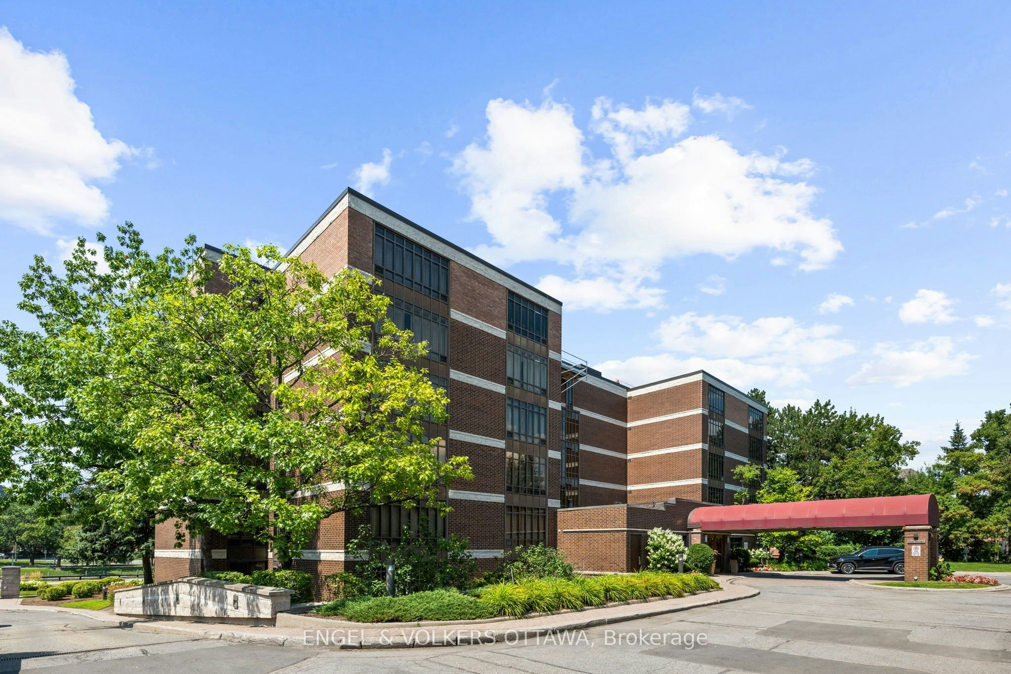 103-111 Echo Drive, Ottawa, ON, K1S 5K8