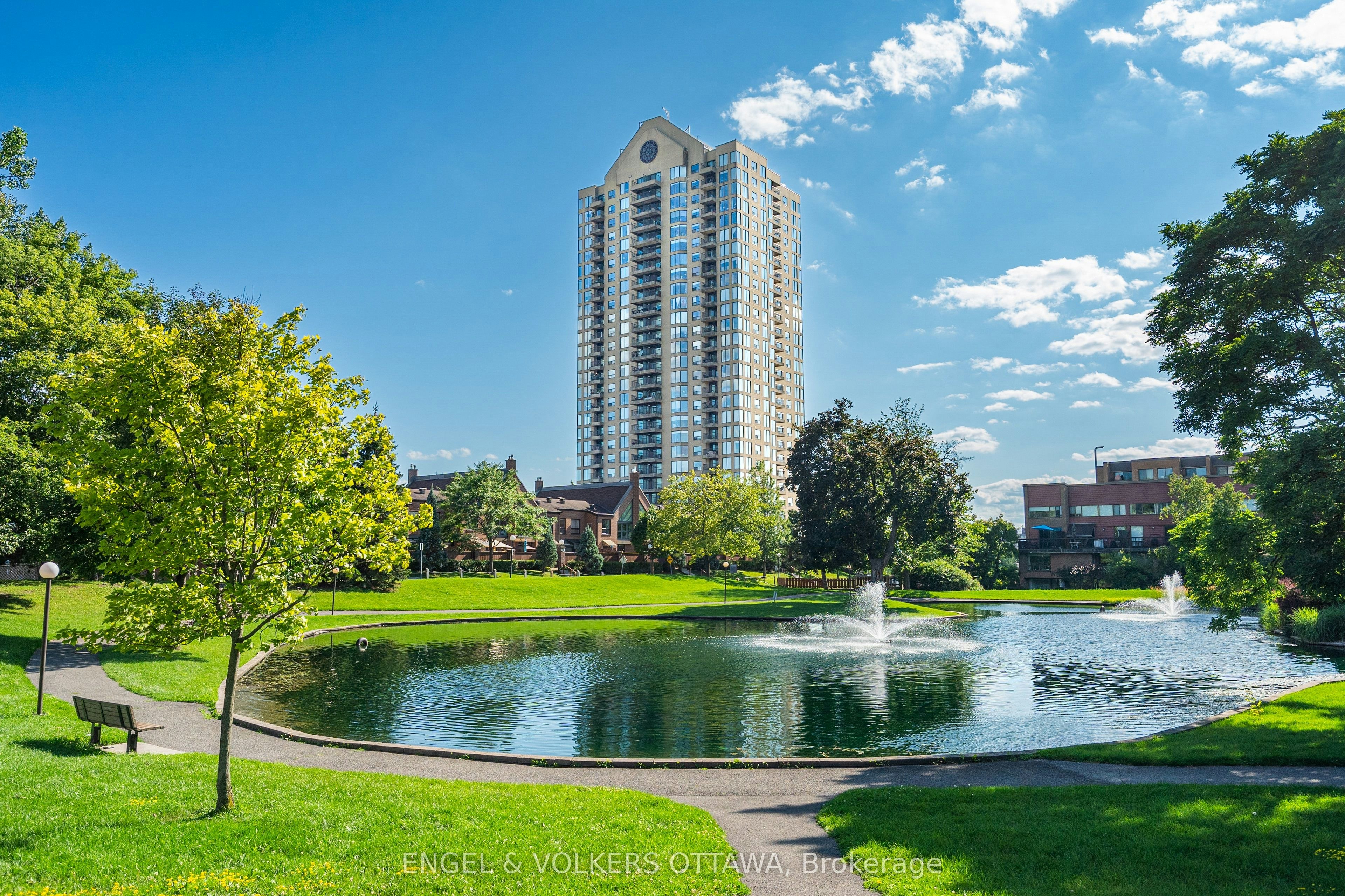 205-545 St Laurent Boulevard, Ottawa, ON, K1K 4H9