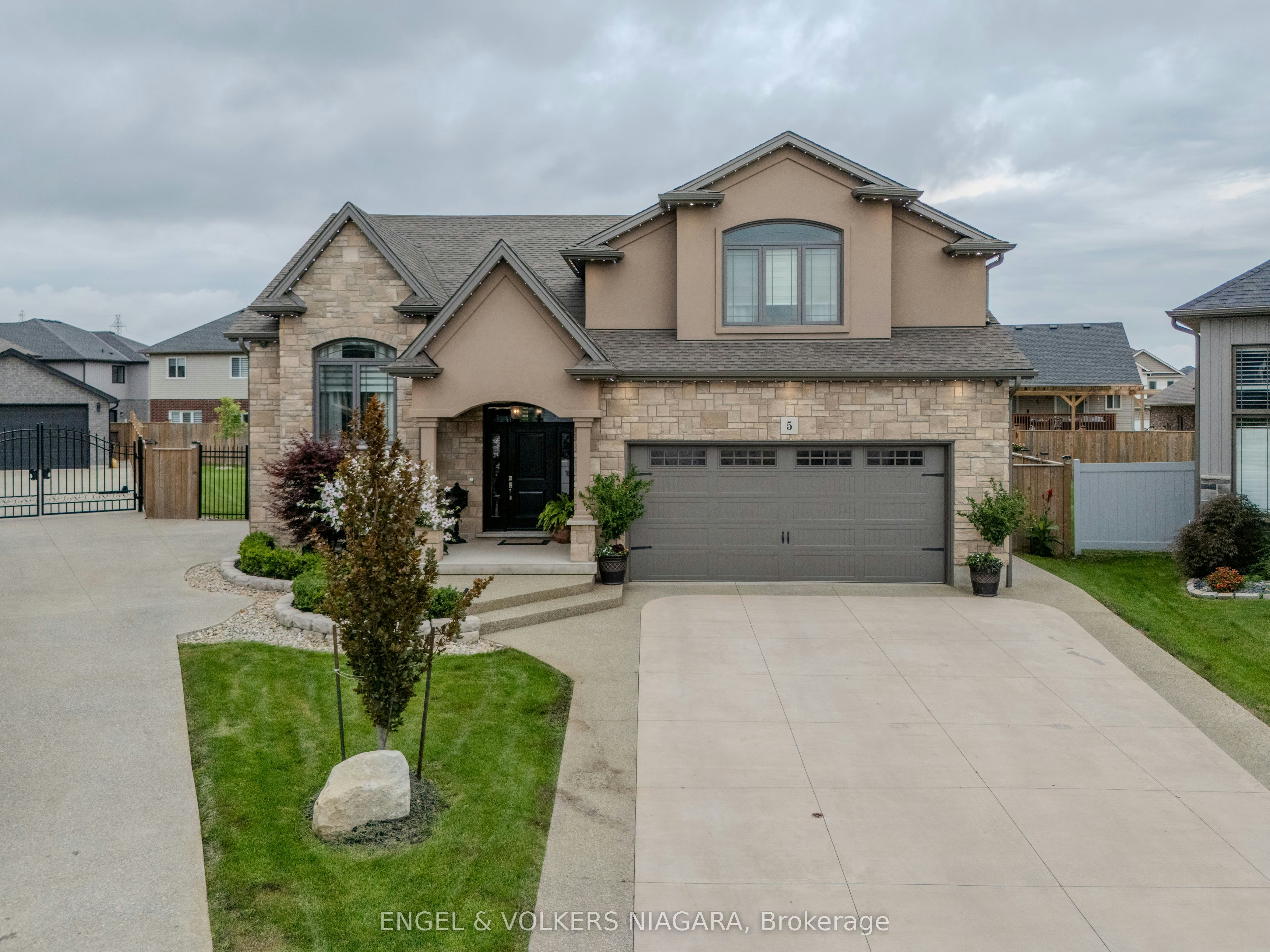 5 Delicious Court, Thorold, ON, L2V 0J8