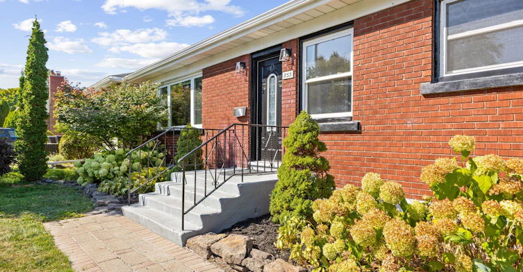 855 Weston Drive, Ottawa, ON, K1G 1W5 - 2
