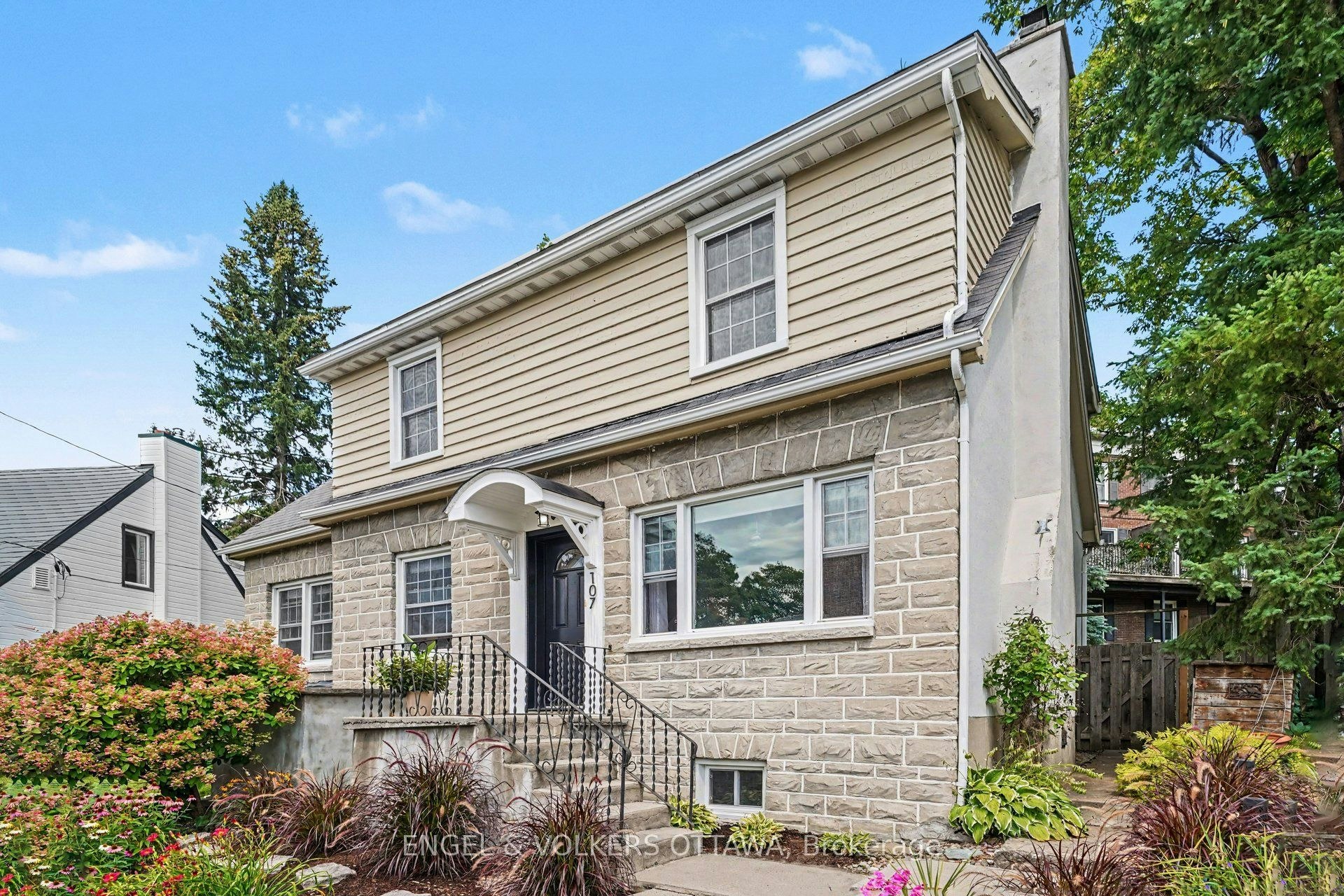 107 Ivy Crescent, Ottawa, ON, K1M 1Y1