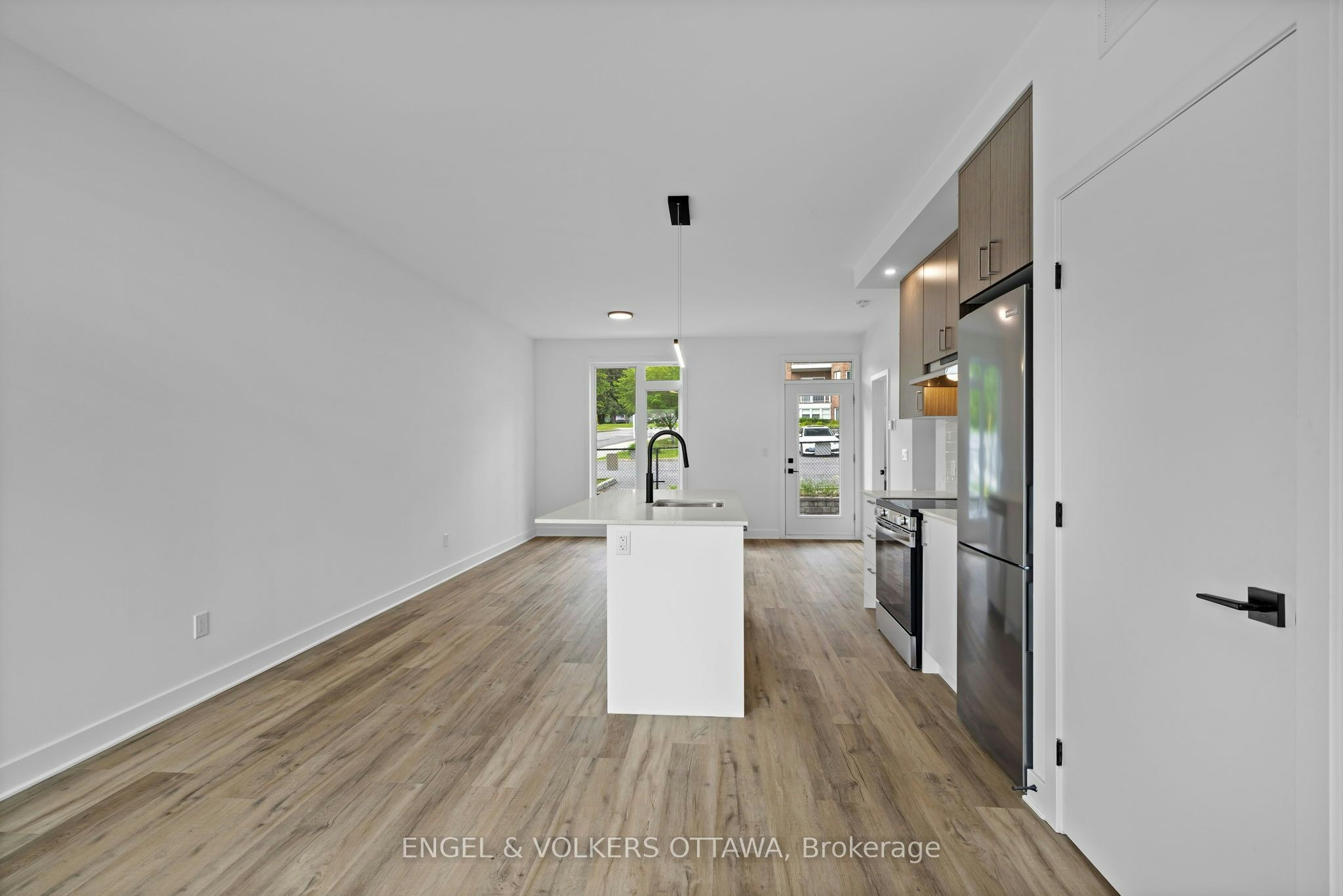 D-1258 Marenger Street, Ottawa, ON, K1C 1S2 - 4