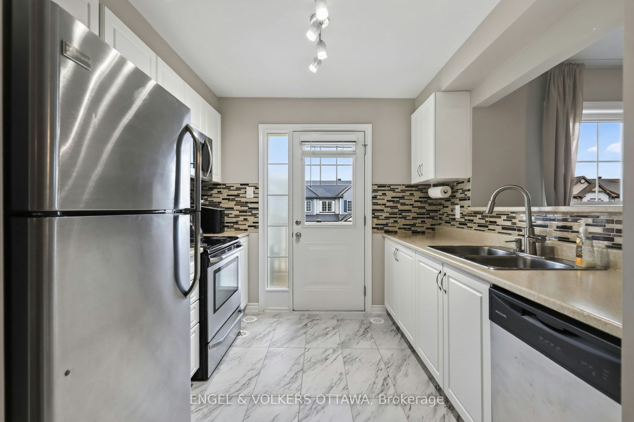 380 Sweet Grass Circle, Ottawa, ON, K2J 5W9 - 4