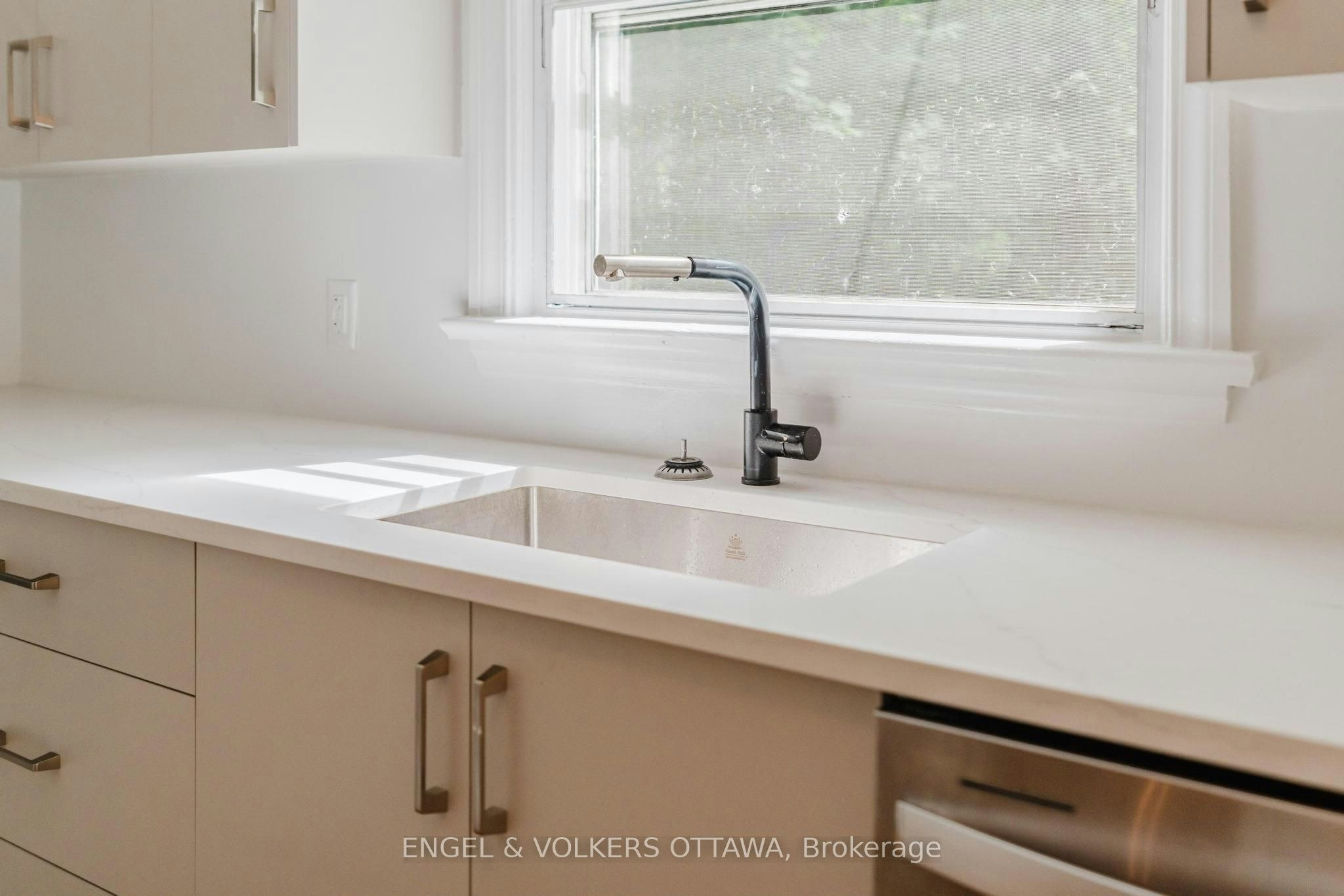 2028 Carling Avenue, Ottawa, ON, K2A 1G2 - 19