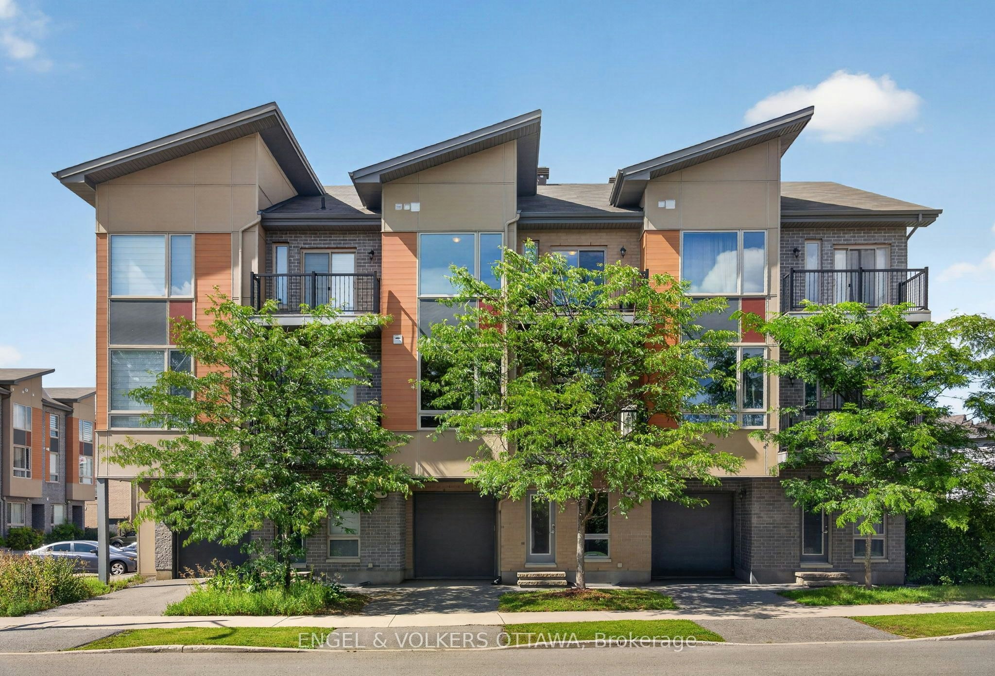 3652 Downpatrick Road, Ottawa, ON, K1V 8Y9