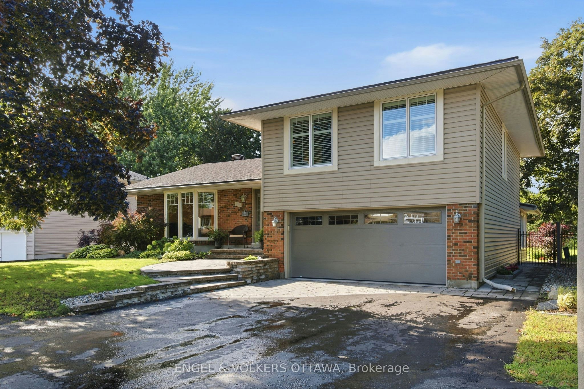 885 Plante Drive, Ottawa, ON, K1V 9E3