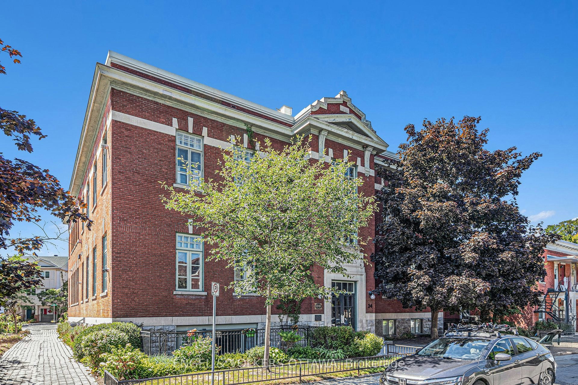 24 Springfield 203 Road, Ottawa, ON, K1M 1C9