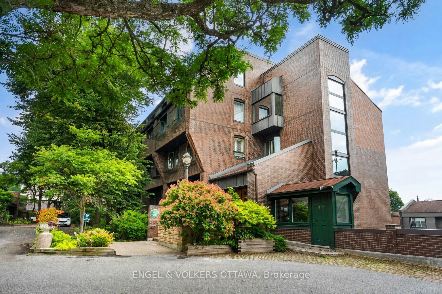 135 Springfield 5 Road, Ottawa, ON, K1M 1C5