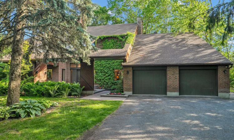 7 Mid Pines Grove