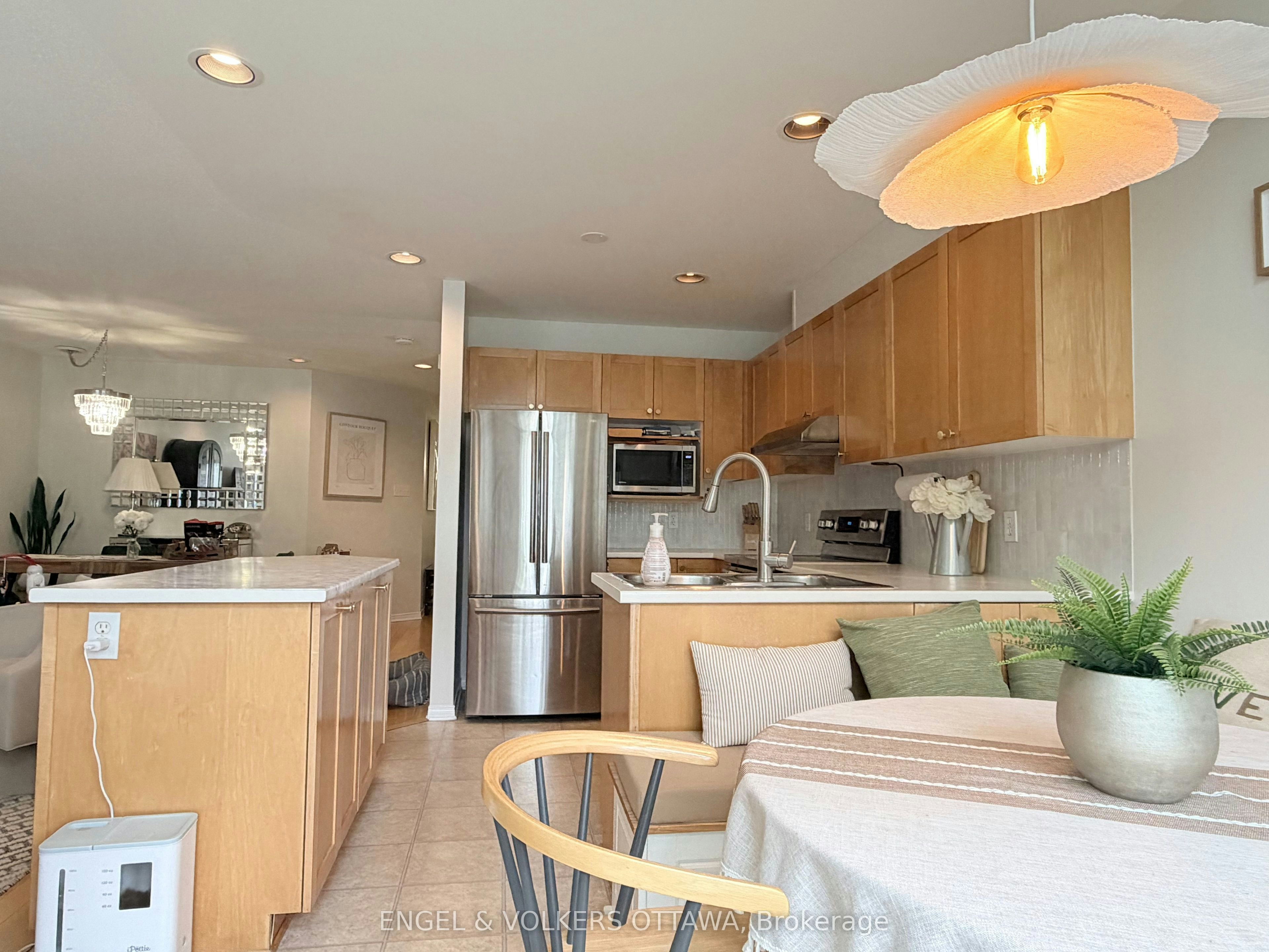124 Landover Crescent, Ottawa, ON, K2M 2W2