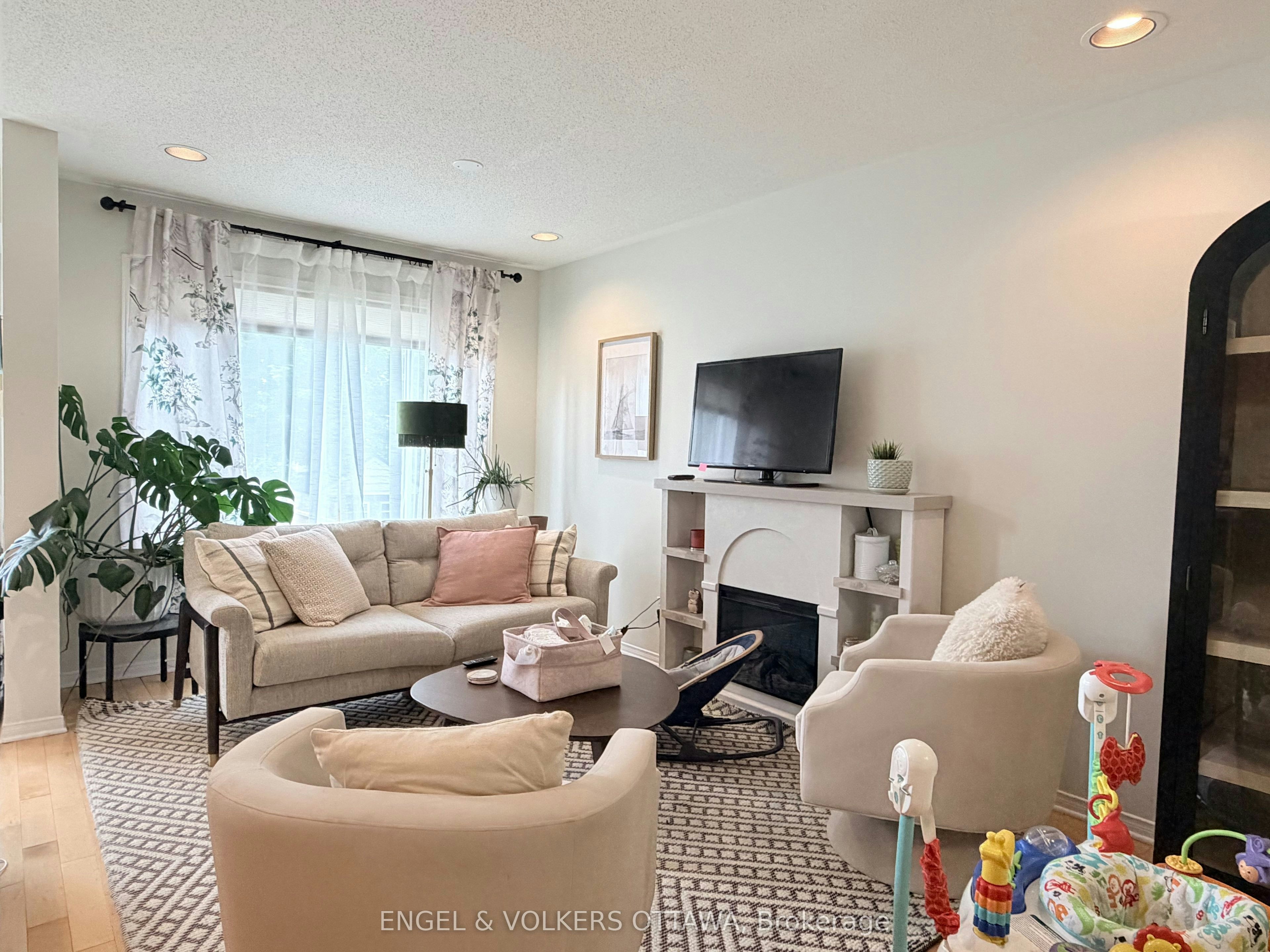 124 Landover Crescent, Ottawa, ON, K2M 2W2 - 8
