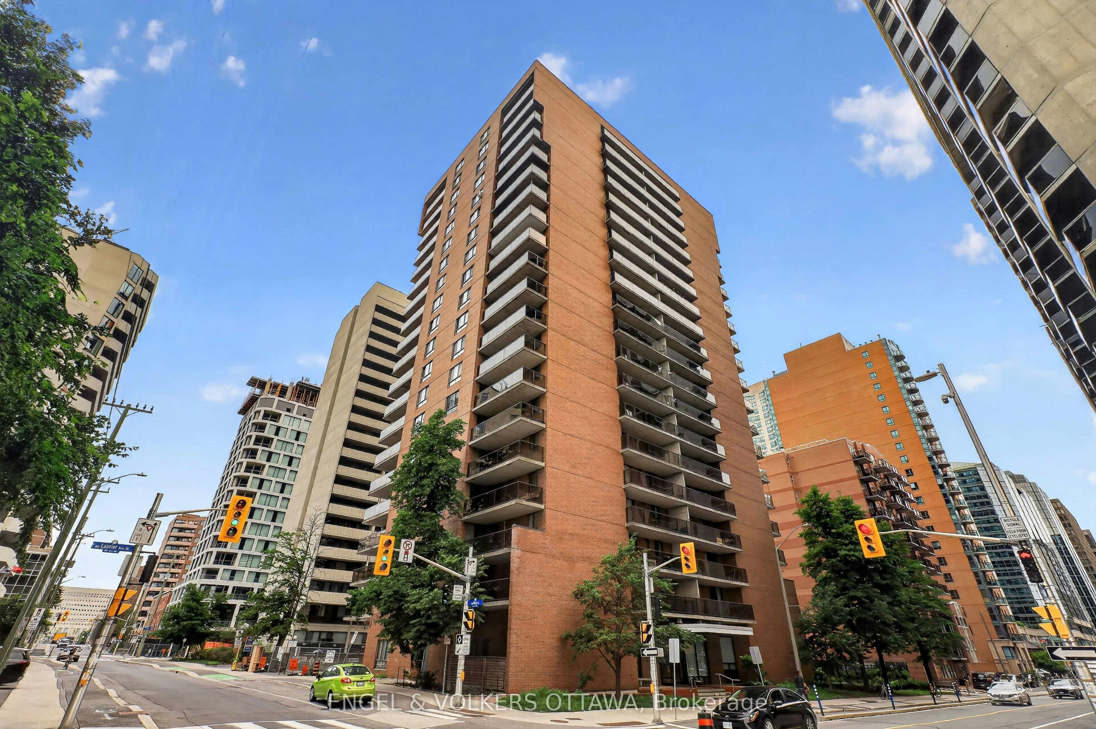 1007-475 Laurier Avenue W, Ottawa, ON, K1R 7X1