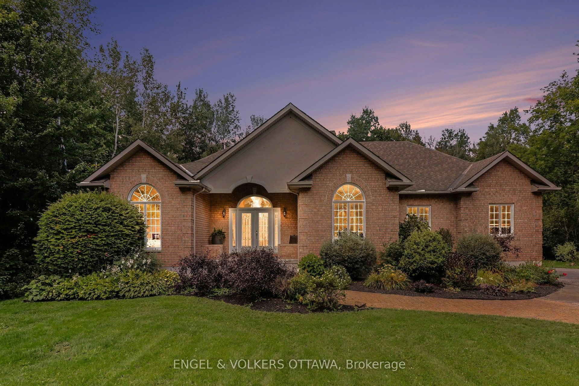 6235 Deermeadow Drive, Ottawa, ON, K4P 1M9