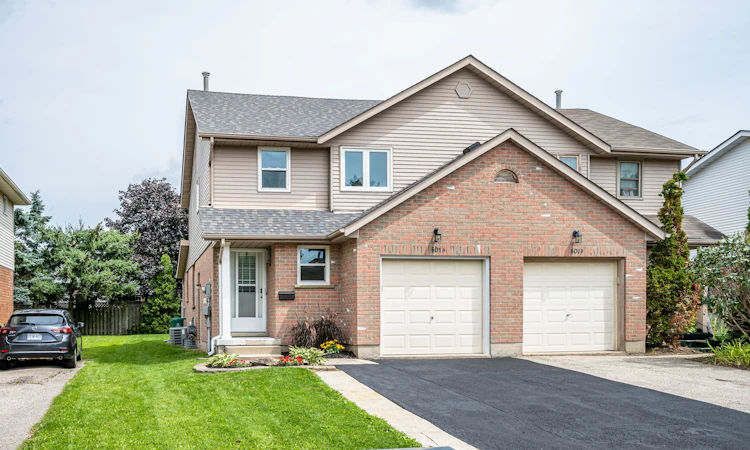 601 Pinerow Crescent