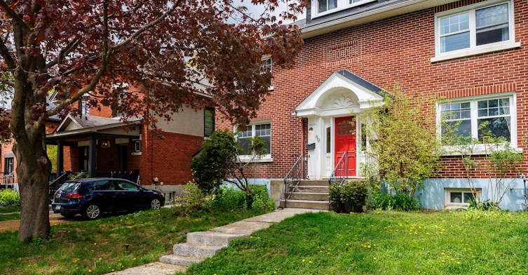 49 Geneva Street, Ottawa, ON, K1Y 3N6