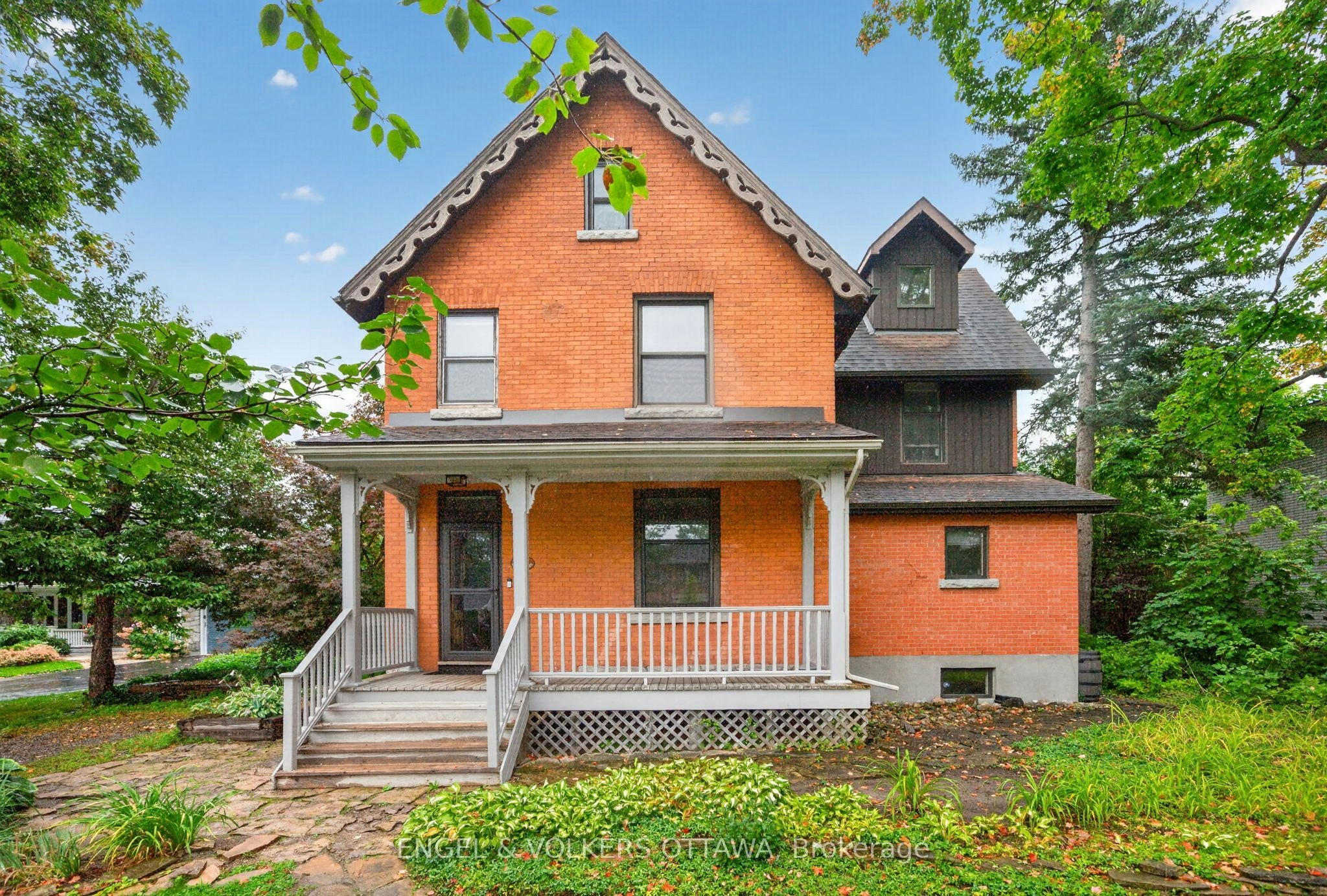 2241 Old Lilac Lane, Ottawa, ON, K1H 6H6