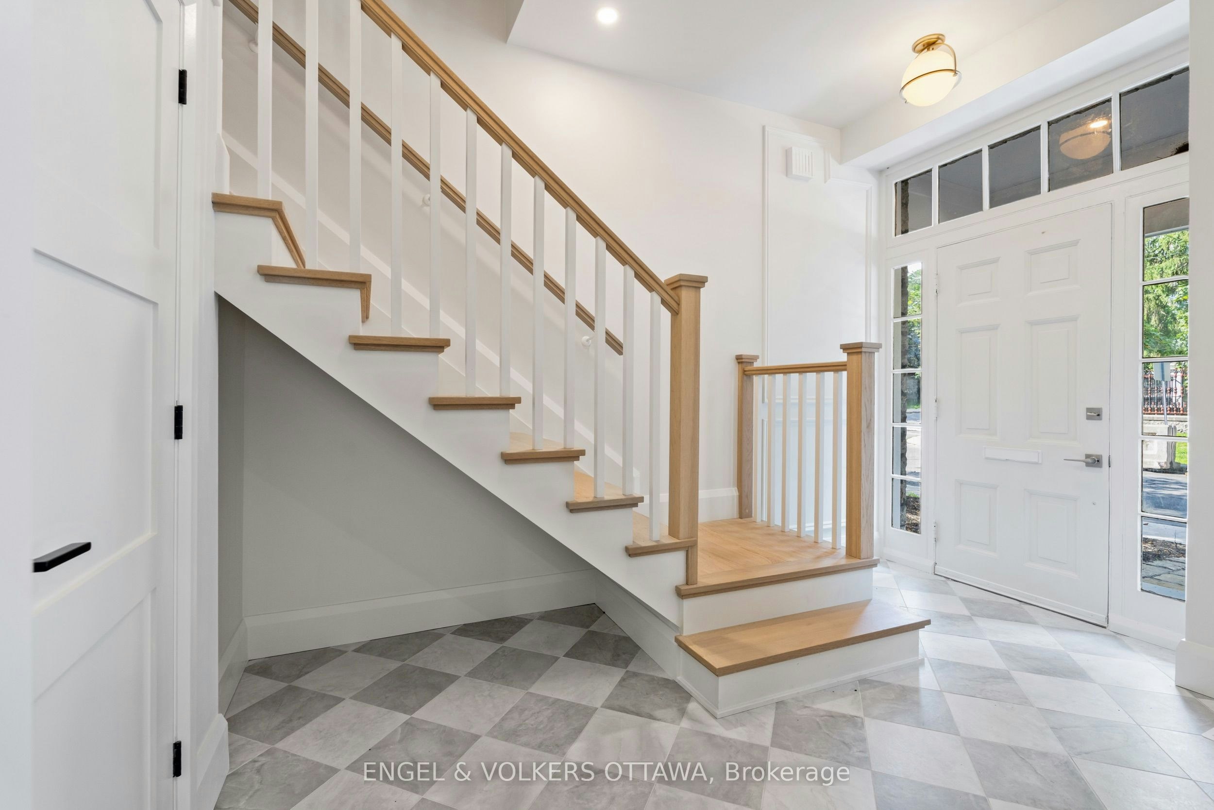 35 Mackay Street, Ottawa, ON, K1M 2B2 - 3