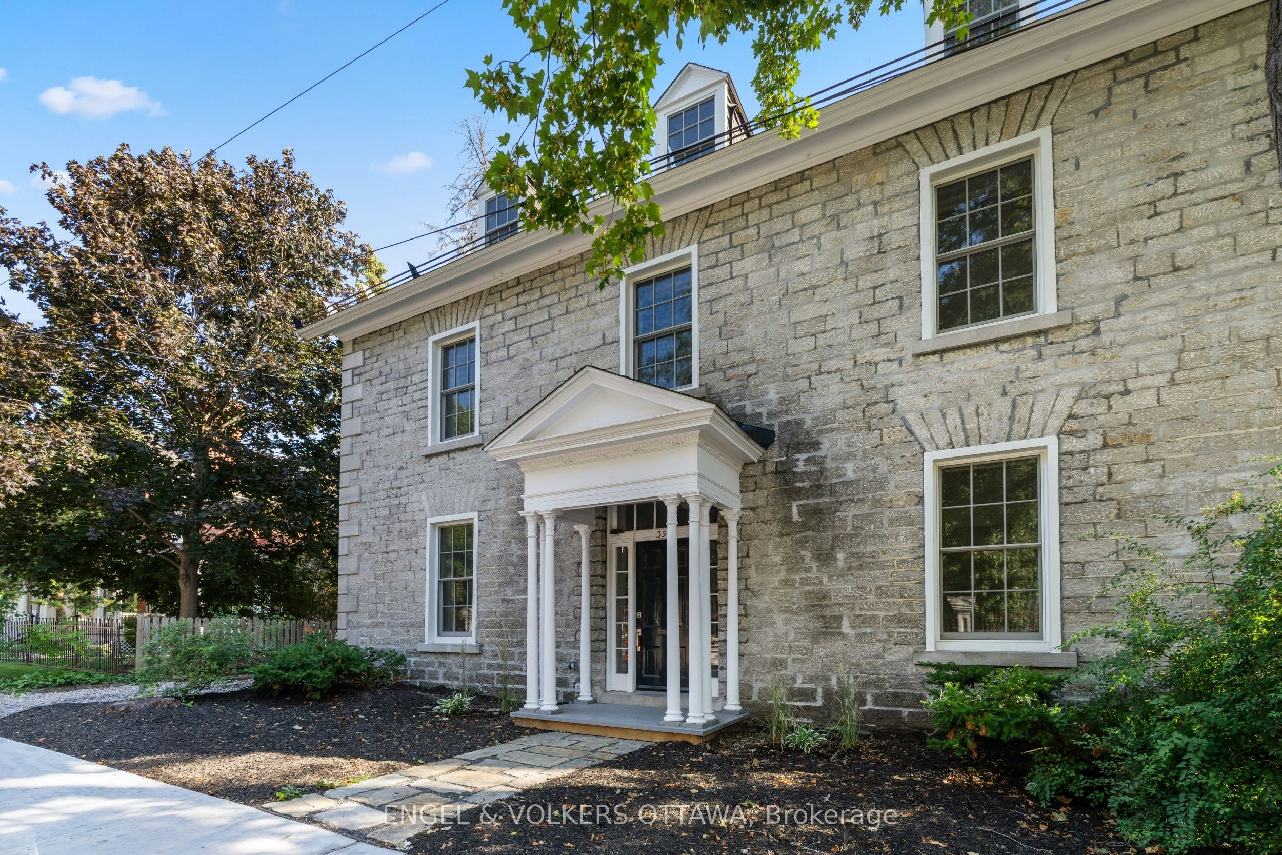 35 Mackay Street, Ottawa, ON, K1M 2B2 - 36