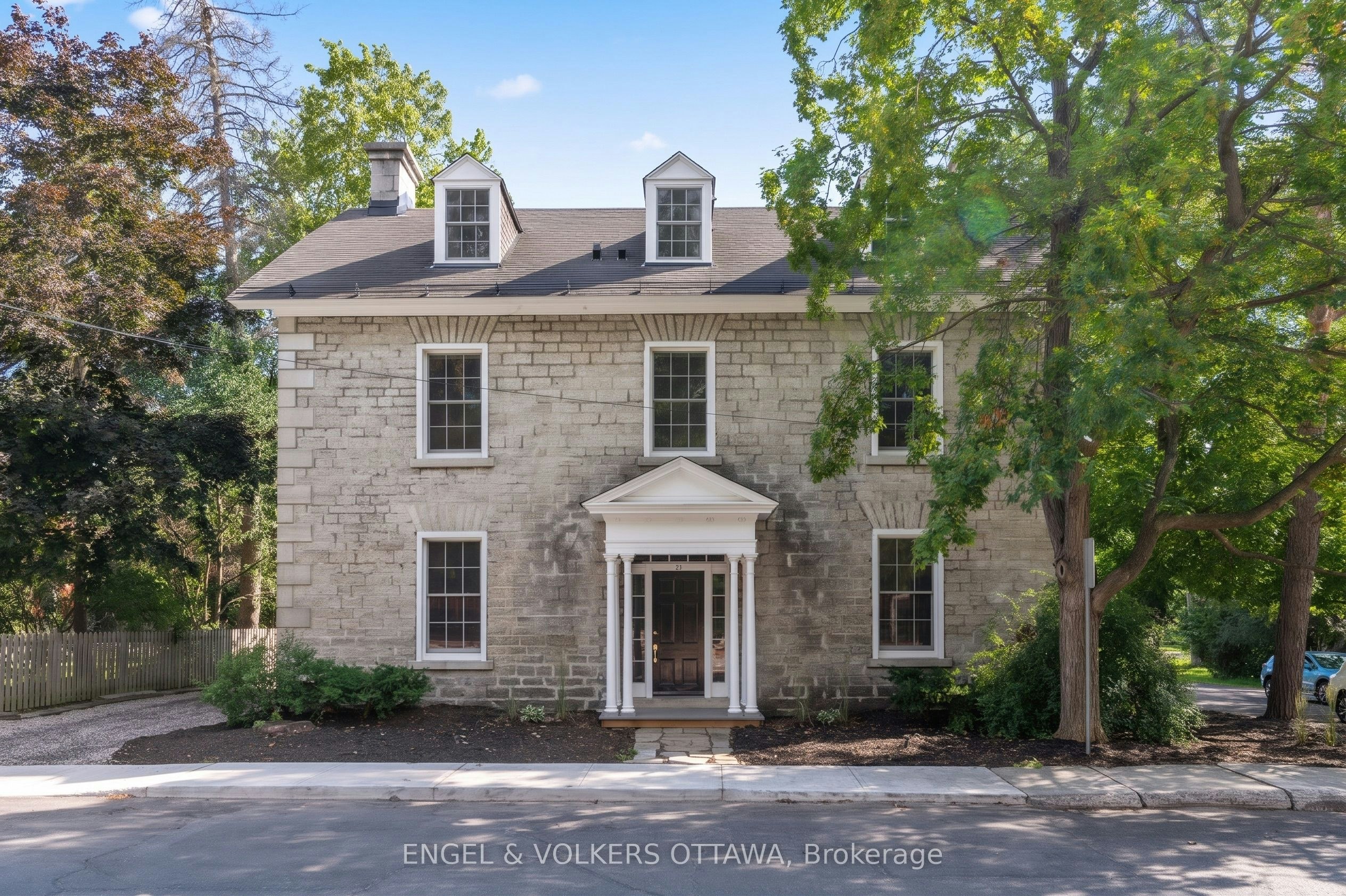 35 Mackay Street, Ottawa, ON, K1M 2B2