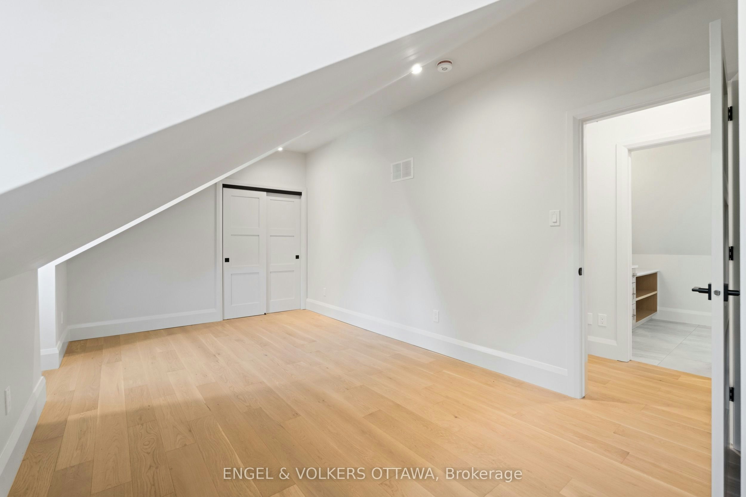35 Mackay Street, Ottawa, ON, K1M 2B2 - 35