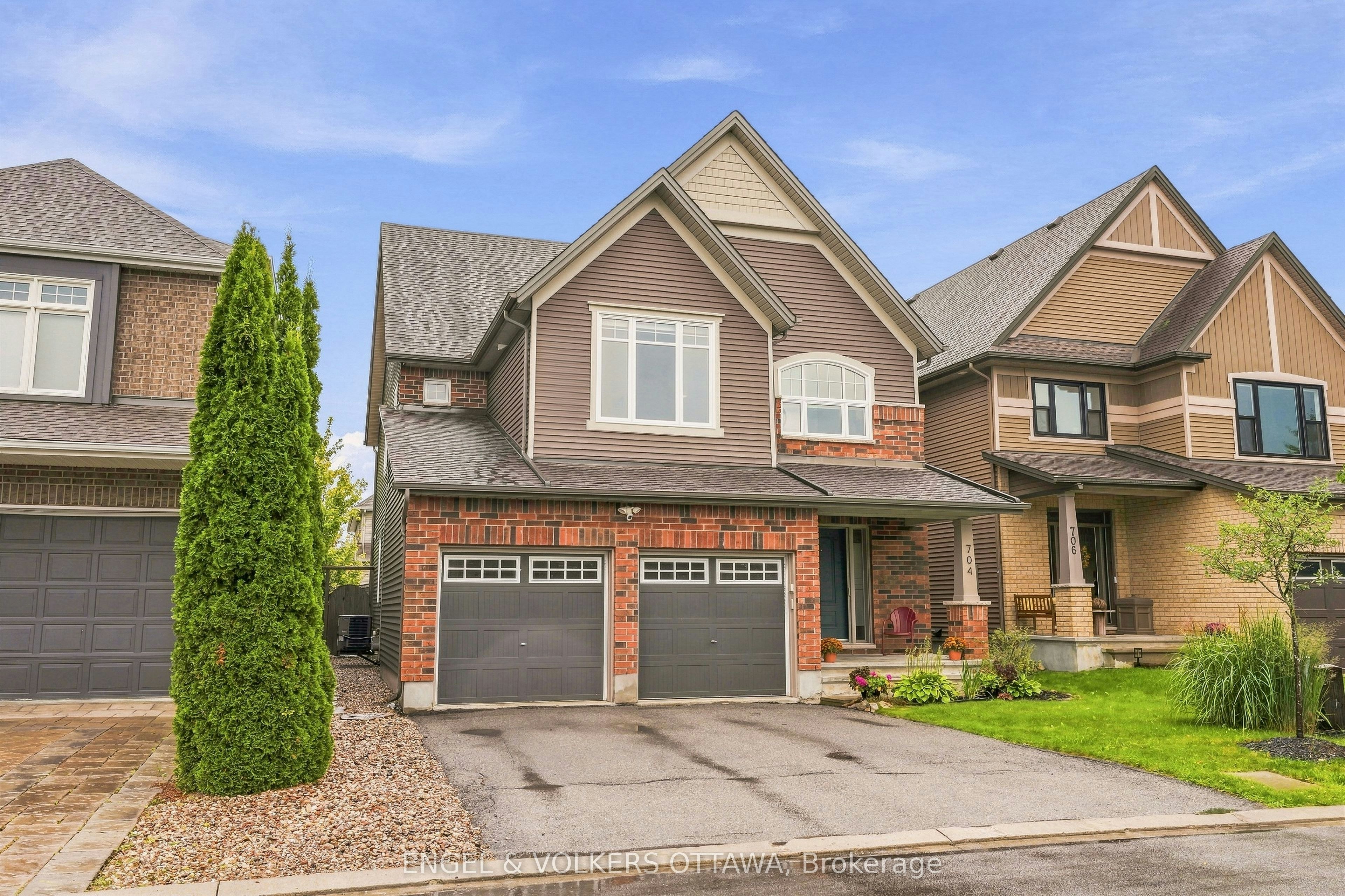 704 Wrangler Circle, Ottawa, ON, K2S 0R2