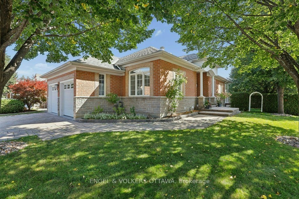 5 Goldora Private, Ottawa, ON, K2T 1K8