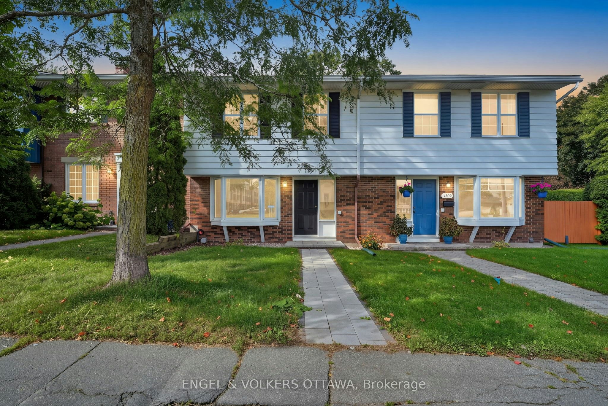 1304 Morrison Drive, Ottawa, ON, K2H 7L9
