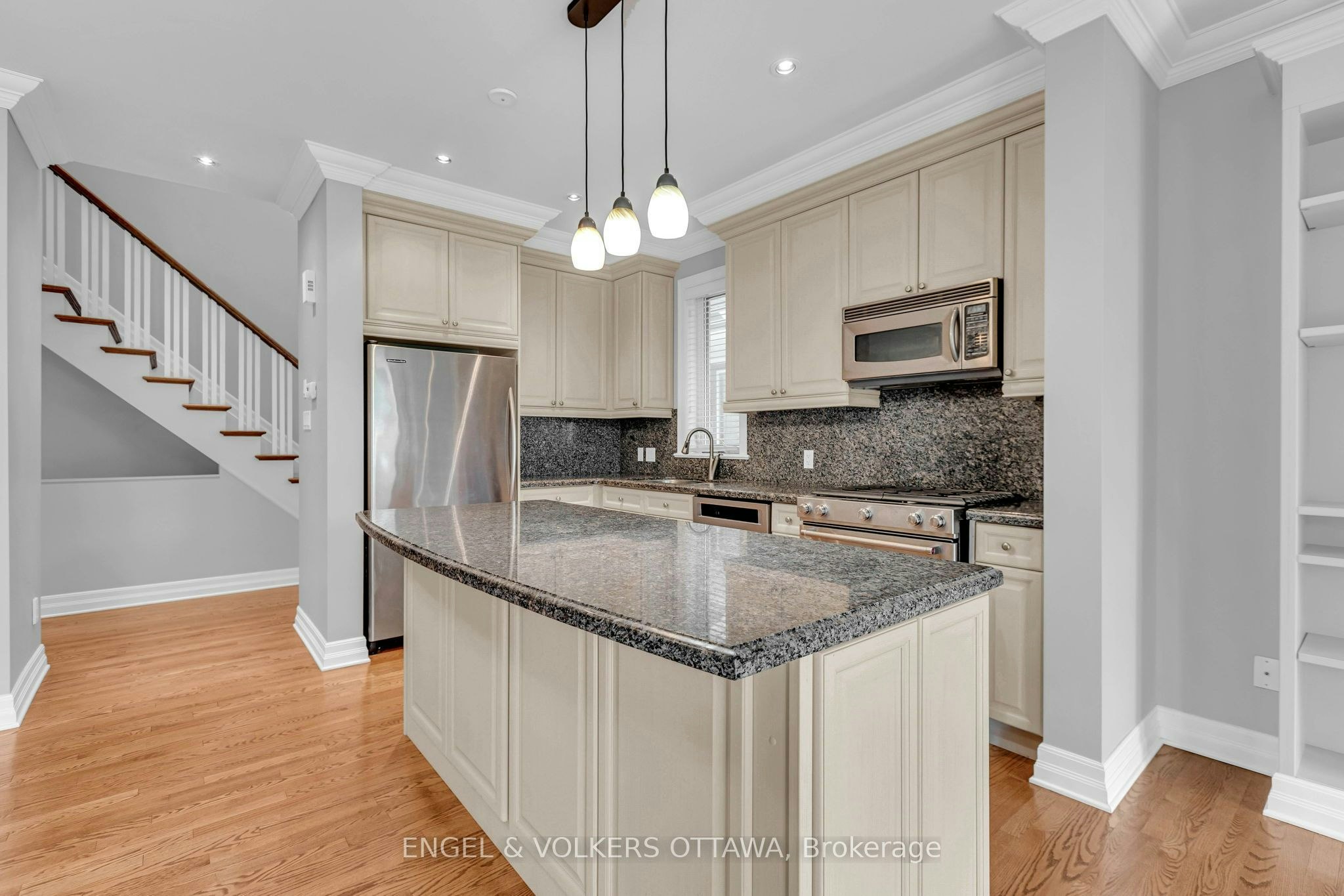 108 Manorhill Private, Ottawa, ON, K1H 2J4 - 4