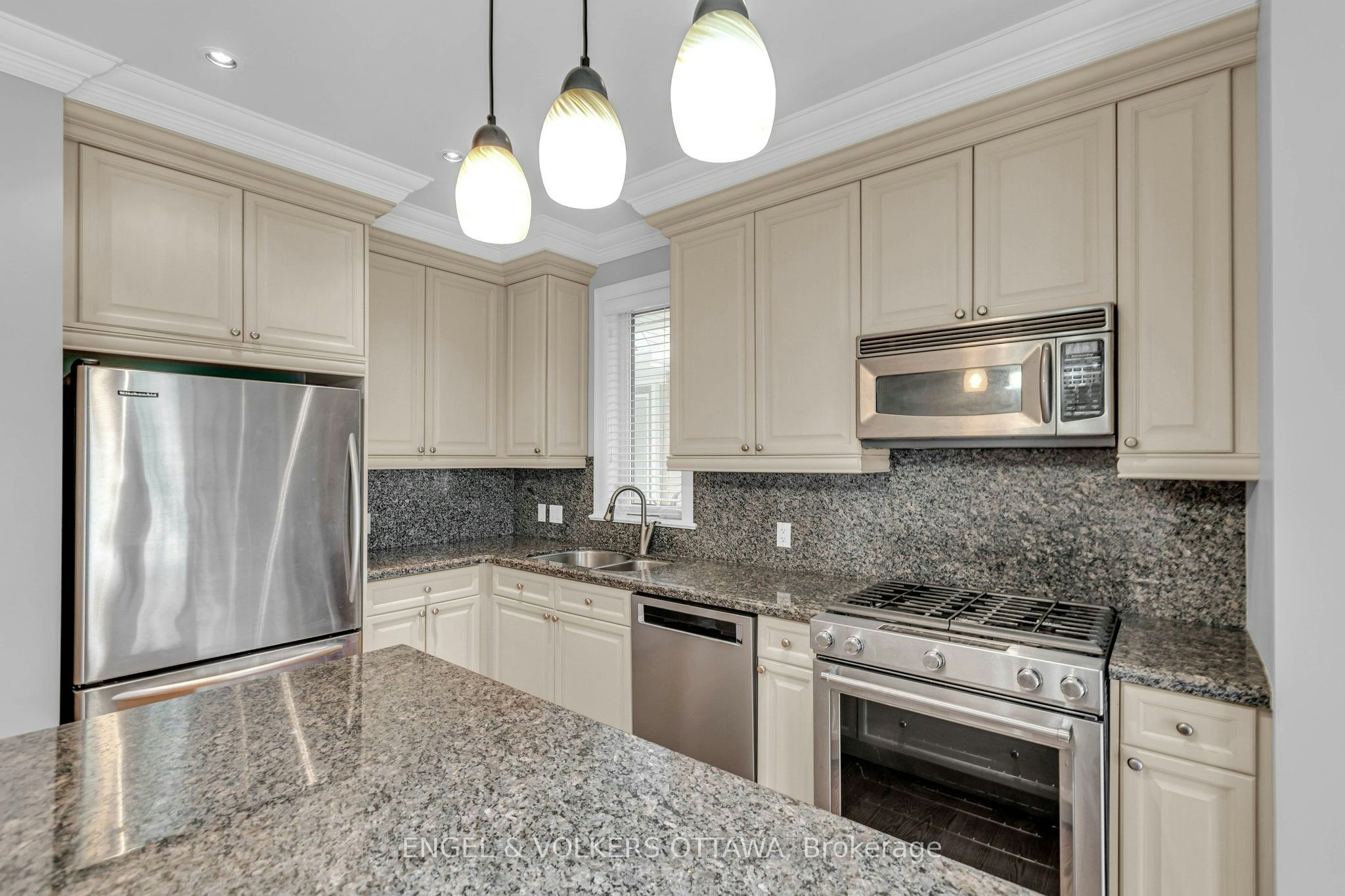 108 Manorhill Private, Ottawa, ON, K1H 2J4 - 5