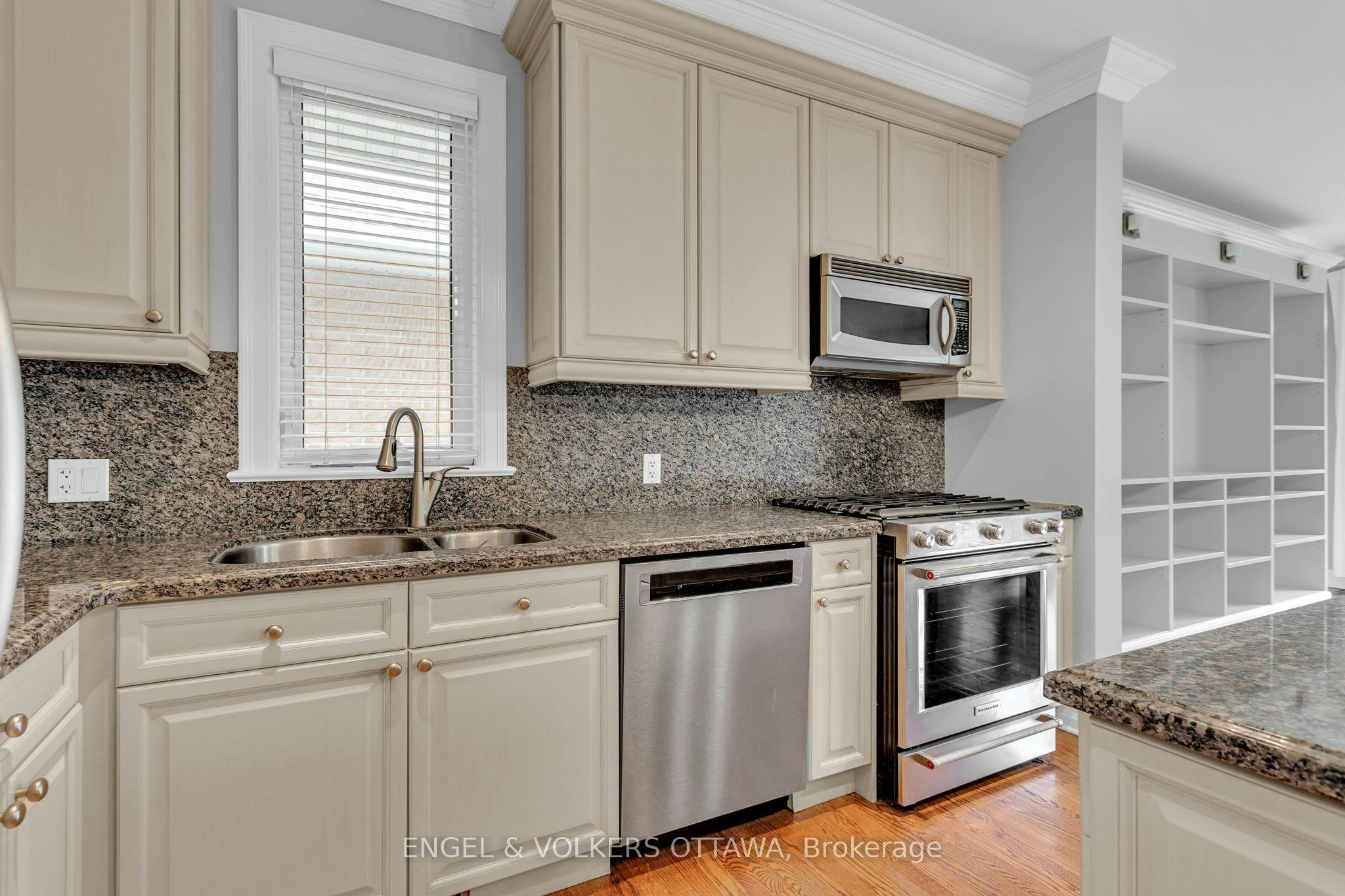 108 Manorhill Private, Ottawa, ON, K1H 2J4 - 6