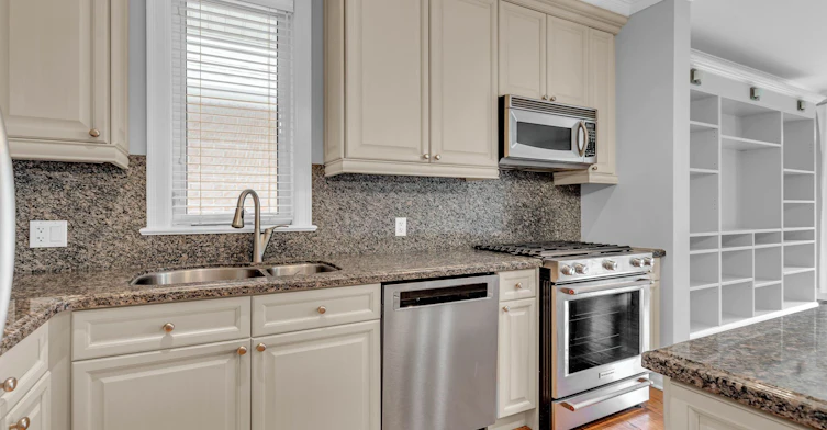 108 Manorhill Private, Ottawa, ON, K1H 2J4 - 6