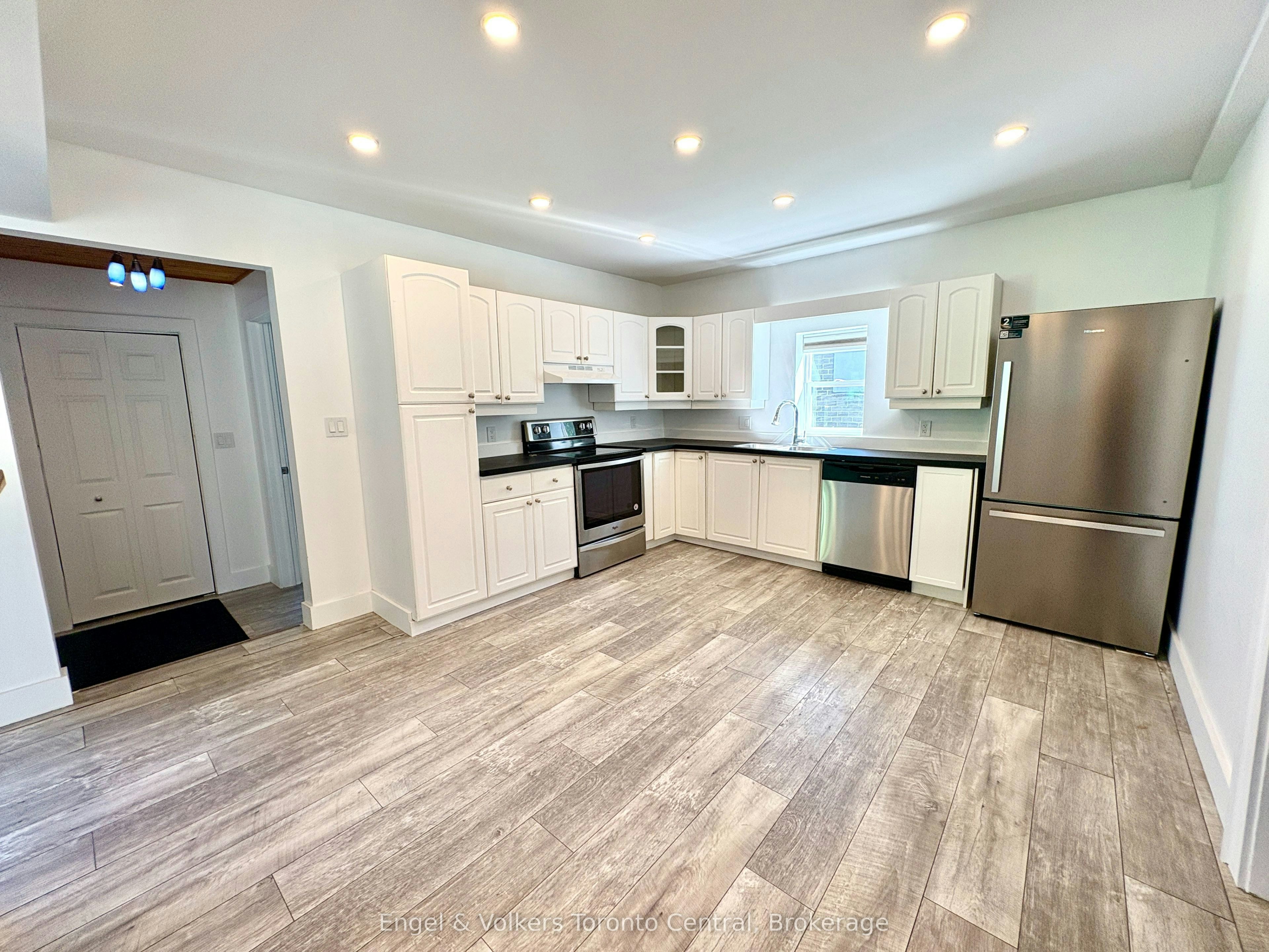 155 Hughson Street, Gravenhurst, ON, P1P 1H2 - 3