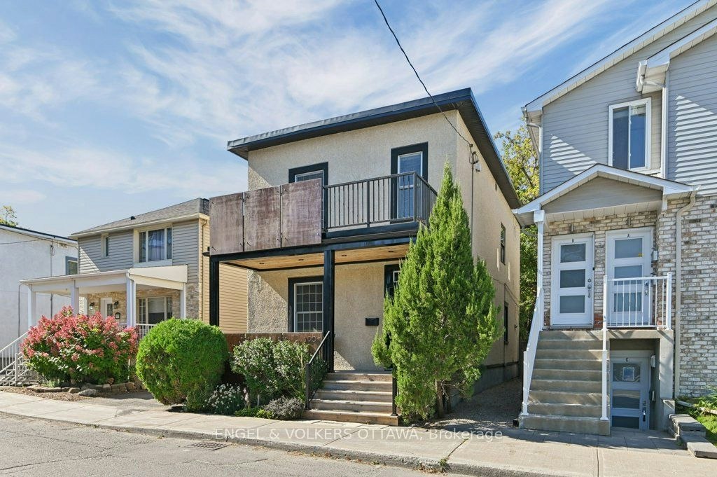390 Winston Avenue, Ottawa, ON, K2A 1Y5