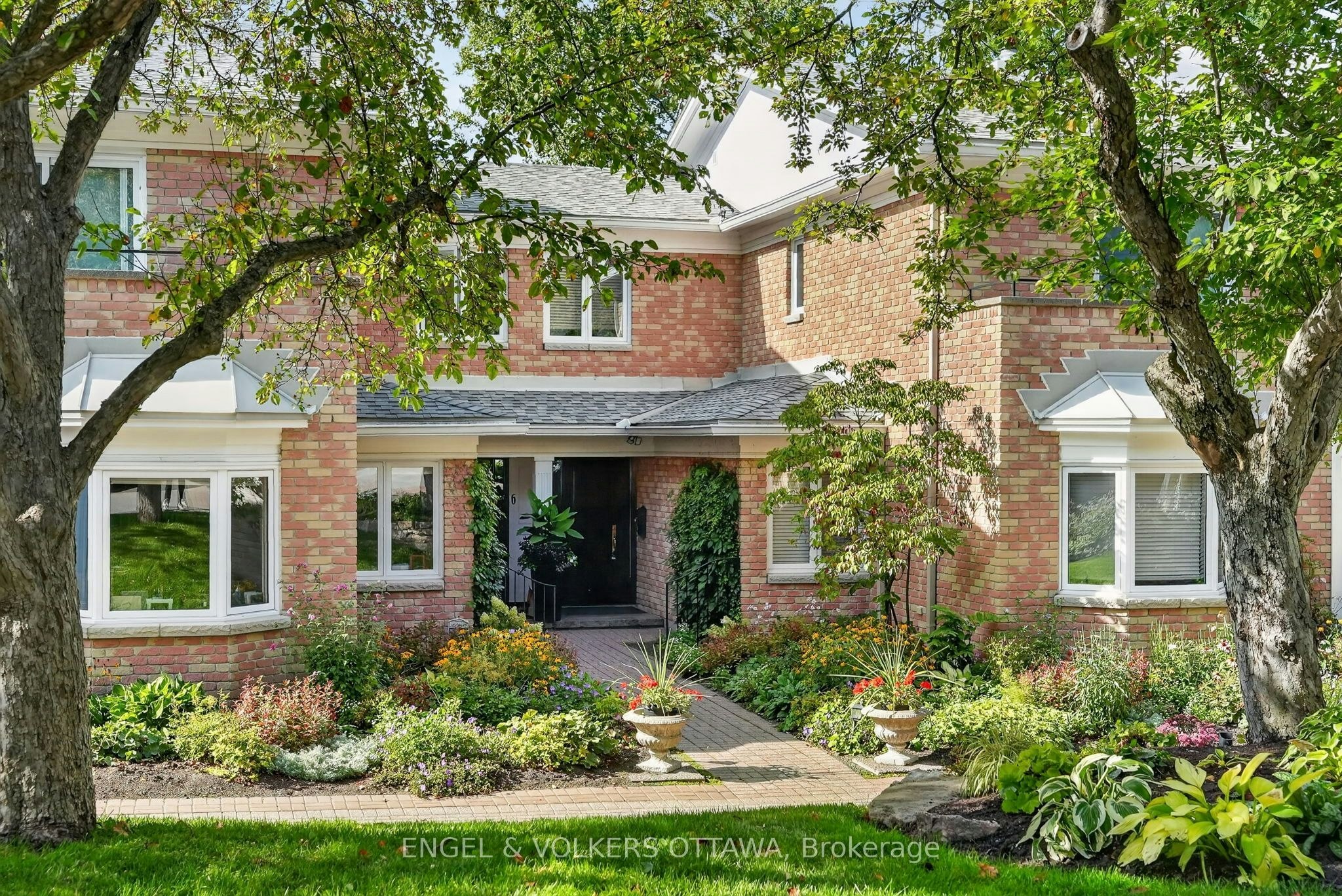 7-55 Whitemarl Drive, Rockcliffe Park, ON, K1L 8J9