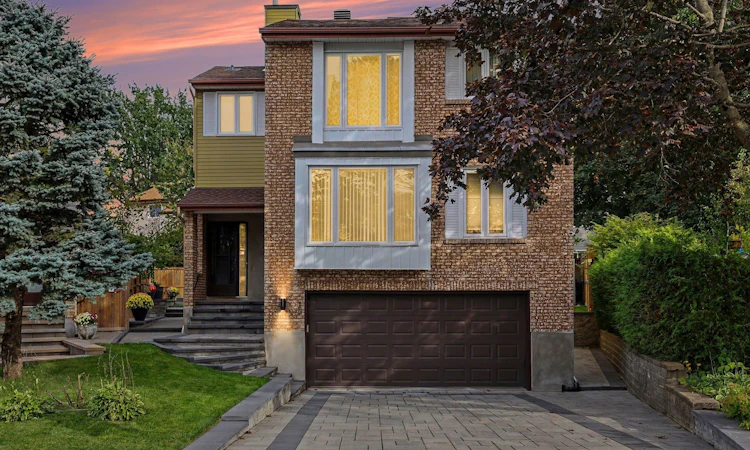 15 Archer Square